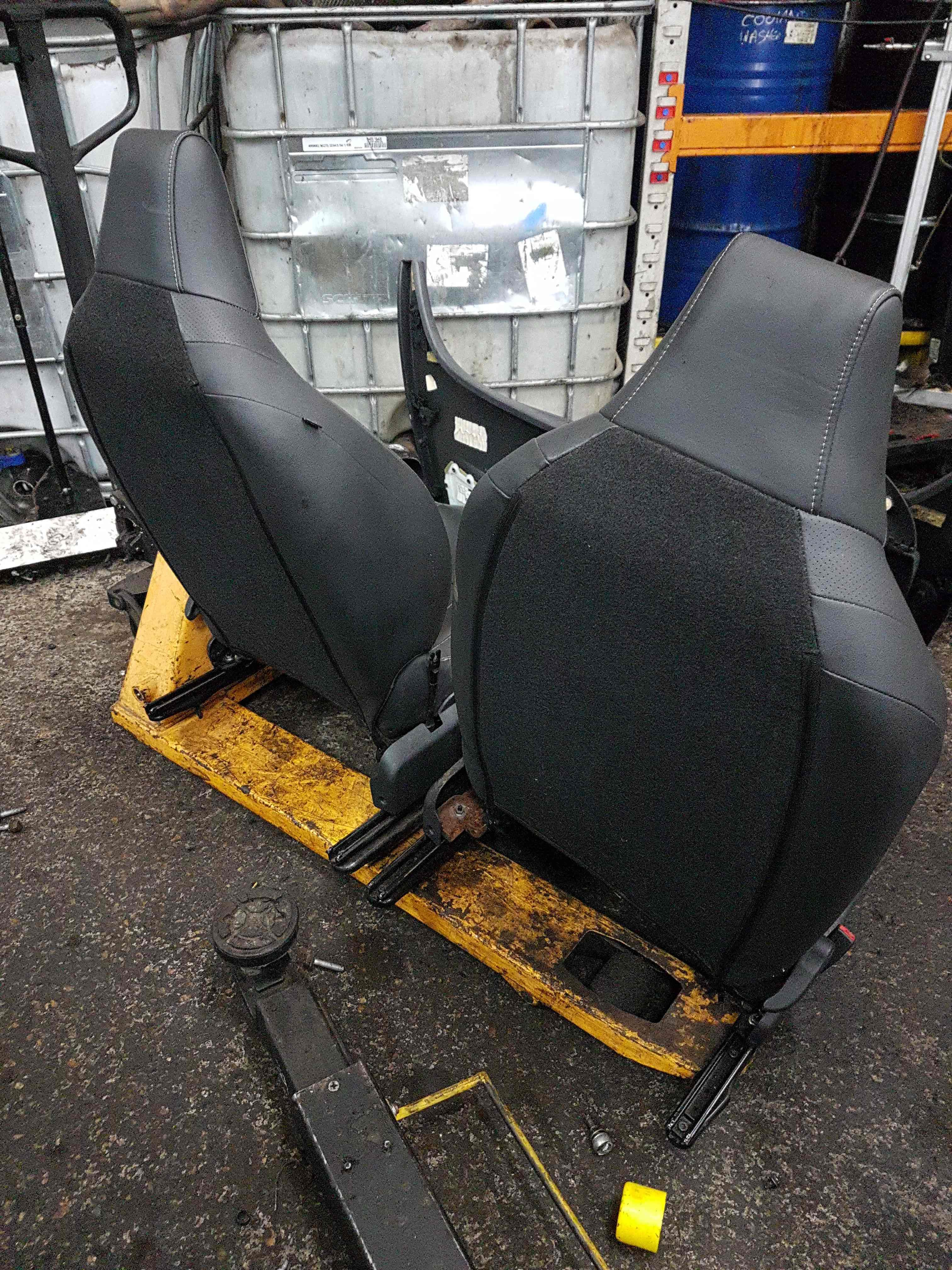 Thumb 11 Renault Wind 2010-2013 Drivers Passenger NSF Osf Front Seats Chair Leather 