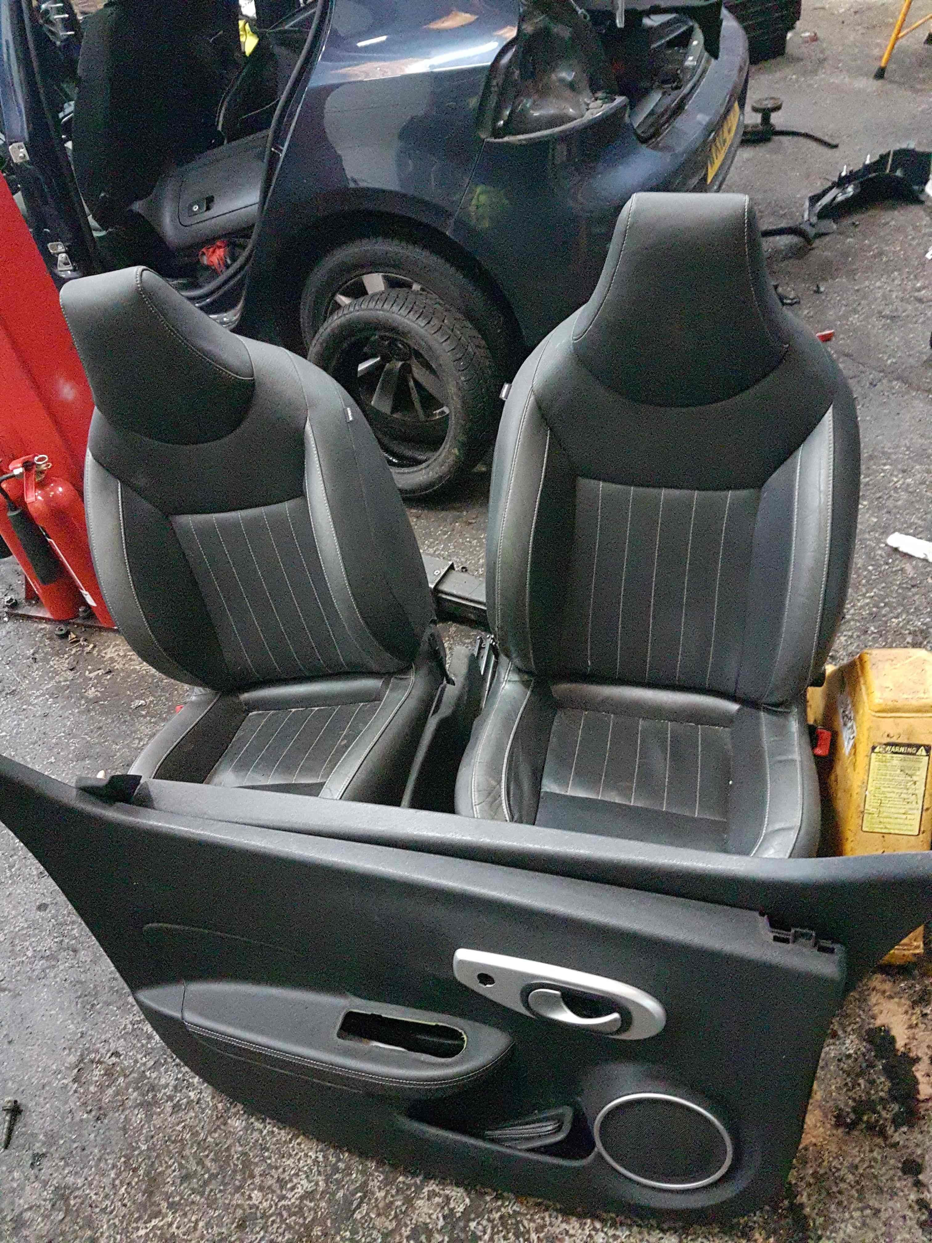 Thumb 3 Renault Wind 2010-2013 Drivers Passenger NSF Osf Front Seats Chair Leather 