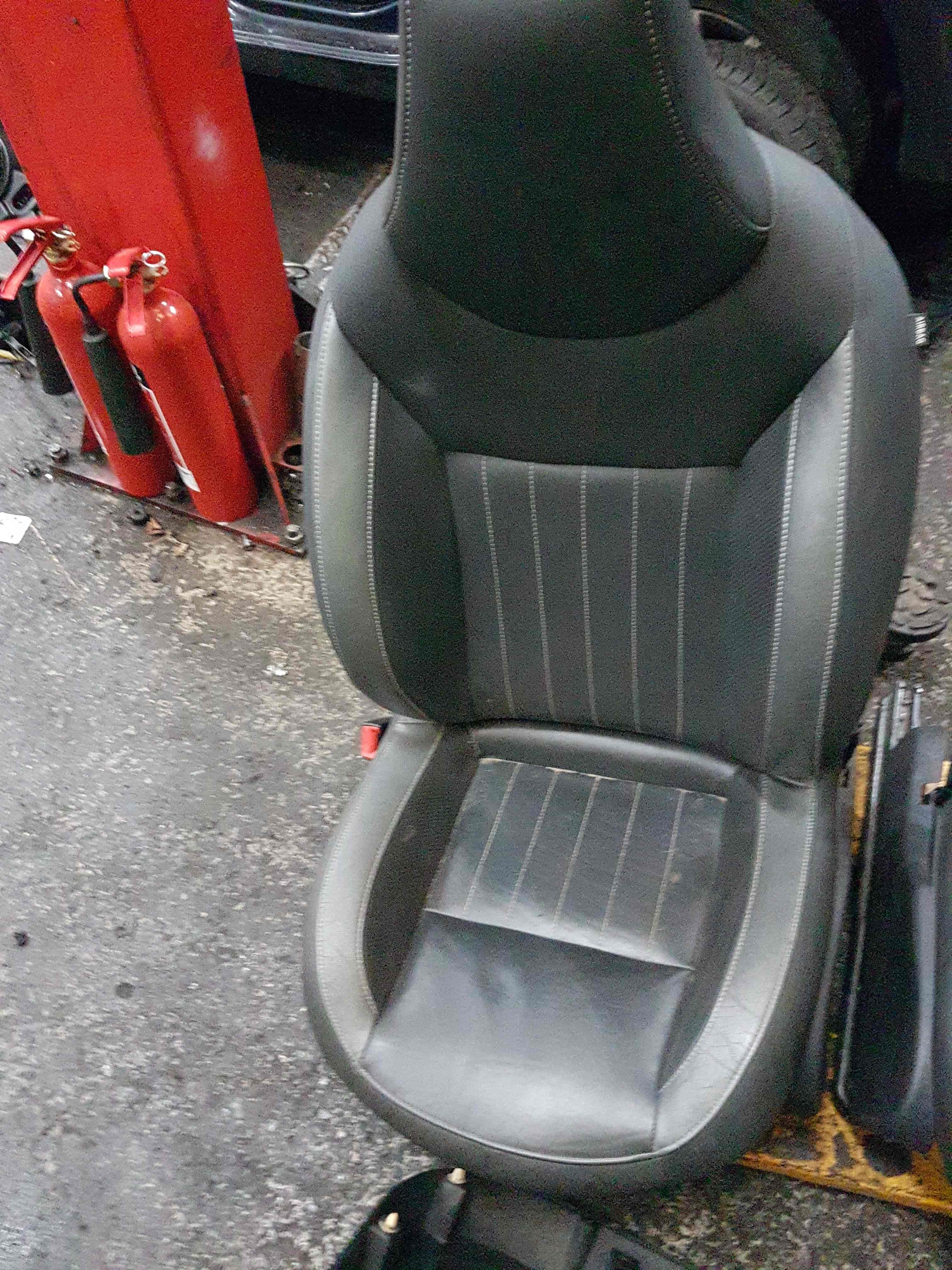 Thumb 5 Renault Wind 2010-2013 Drivers Passenger NSF Osf Front Seats Chair Leather 