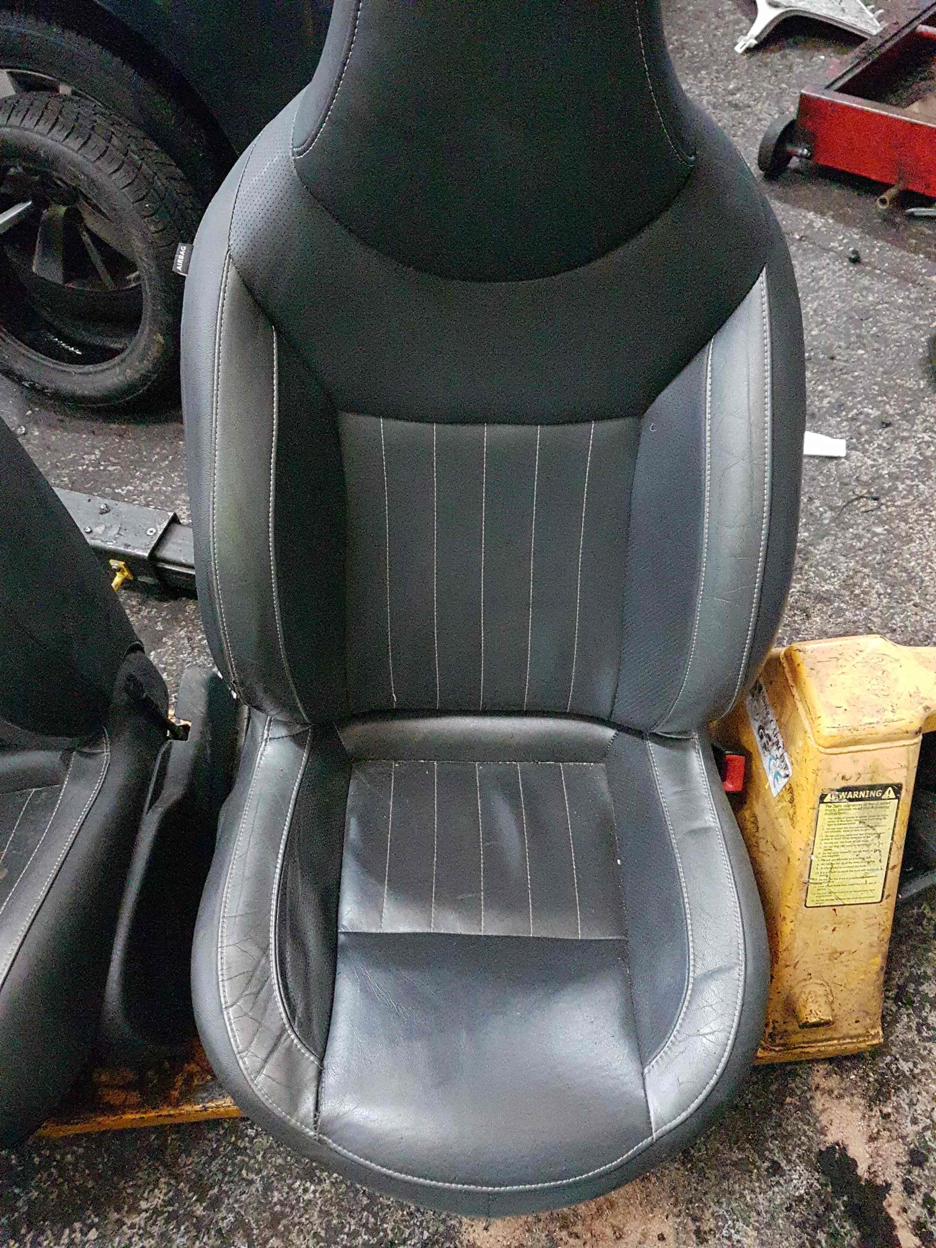 Thumb 6 Renault Wind 2010-2013 Drivers Passenger NSF Osf Front Seats Chair Leather 
