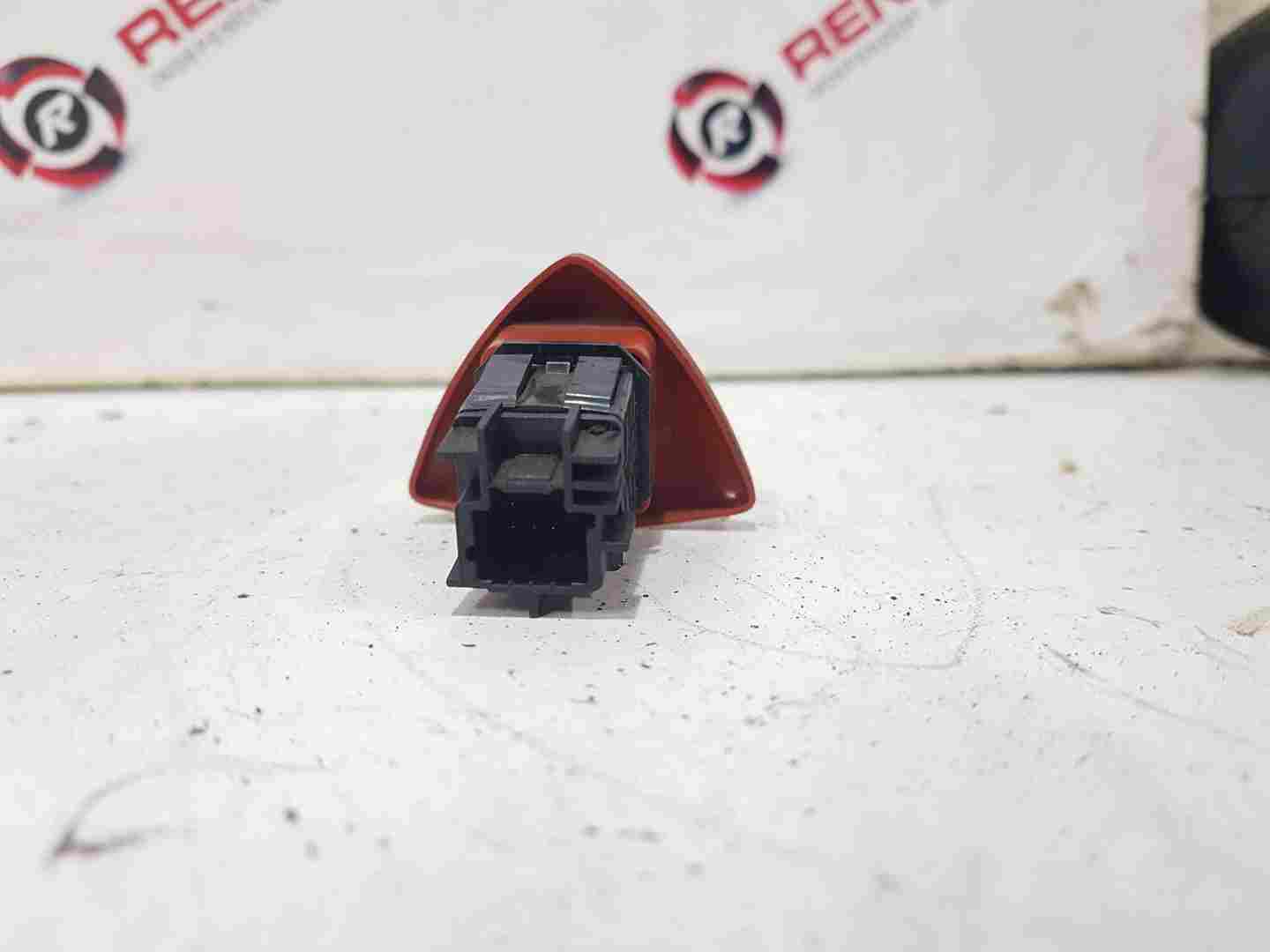 Thumb 3 Renault Wind 2010-2013 Hazard Warning Switch 252905617R