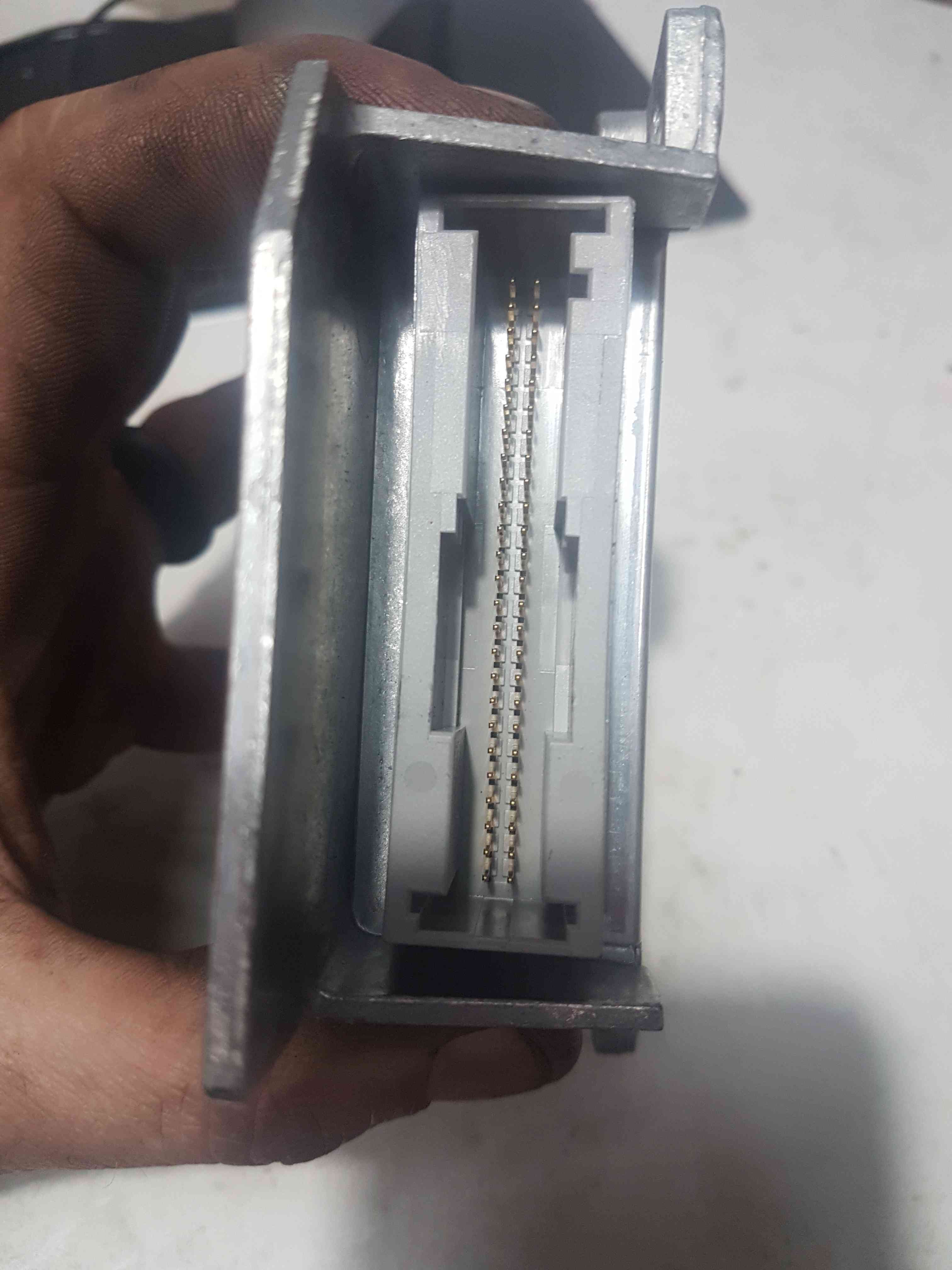 Thumb 2 Renault Wind MK1 2010-2013 1.2 16V Airbag ECU 8201138129