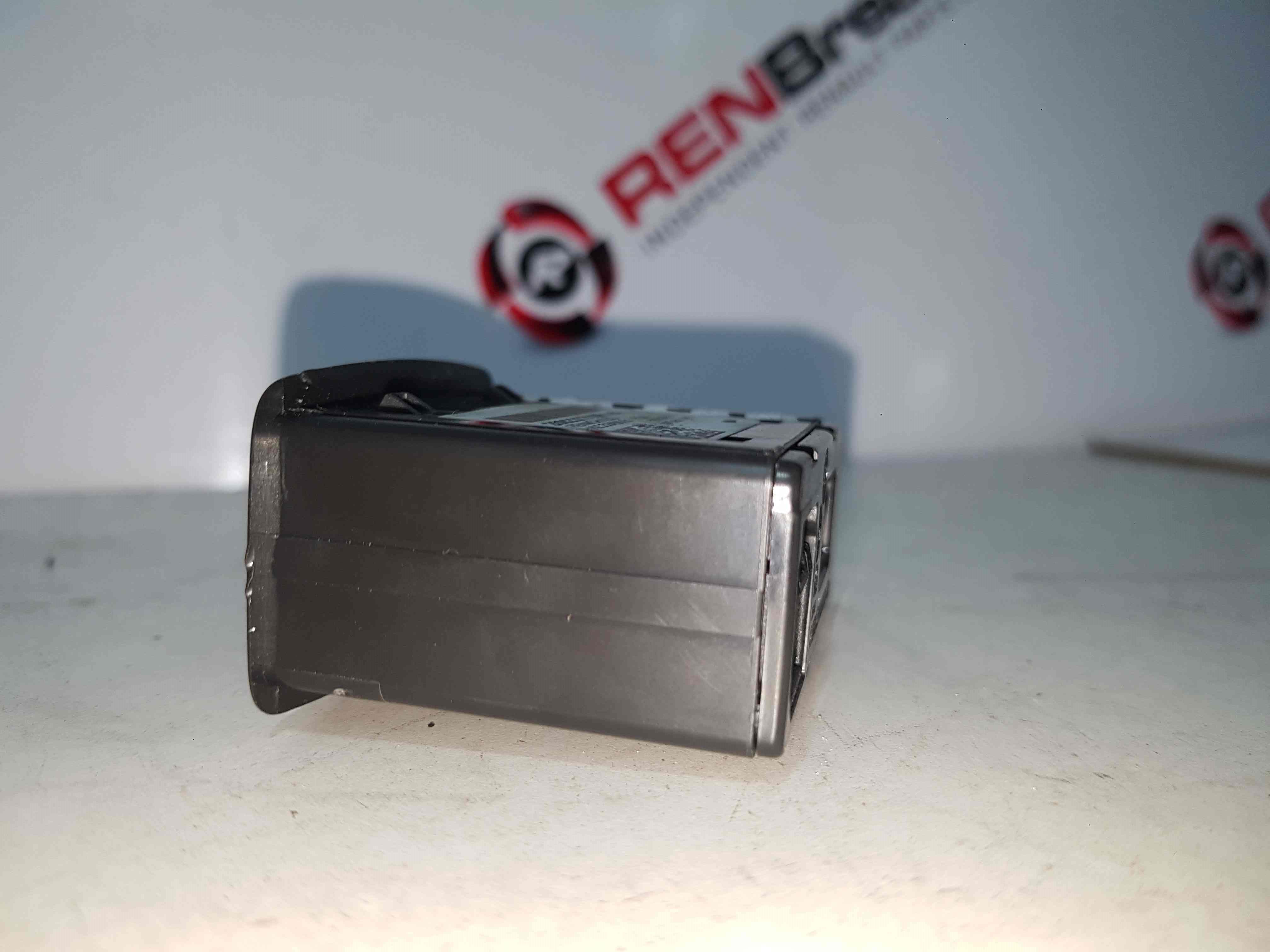 Thumb 2 Renault ZOE 2012-2016 AUX Usb Sd Card Connection Reader 280237719R MARKS NO CARD