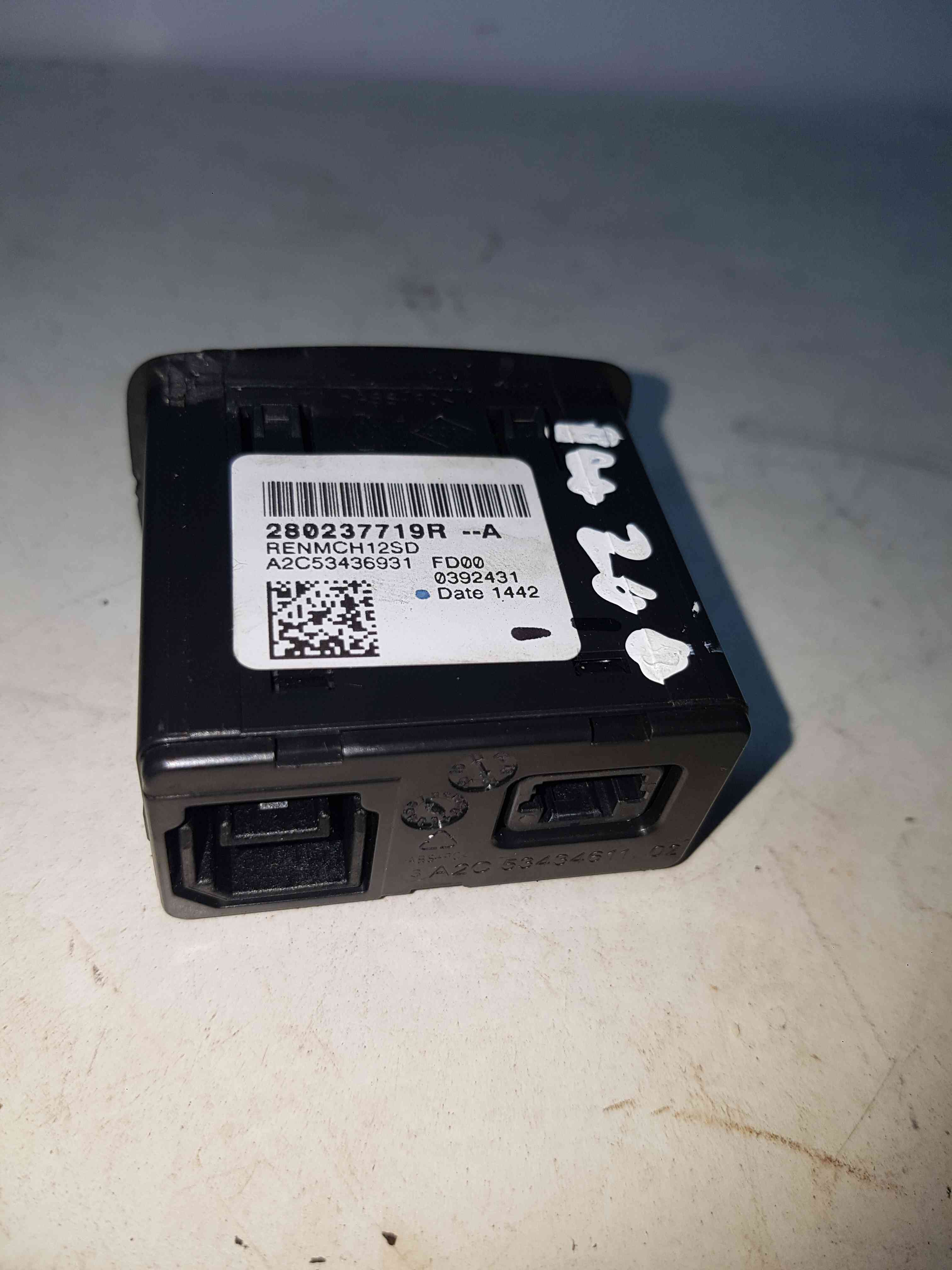 Thumb 3 Renault ZOE 2012-2016 AUX Usb Sd Card Connection Reader 280237719R MARKS NO CARD