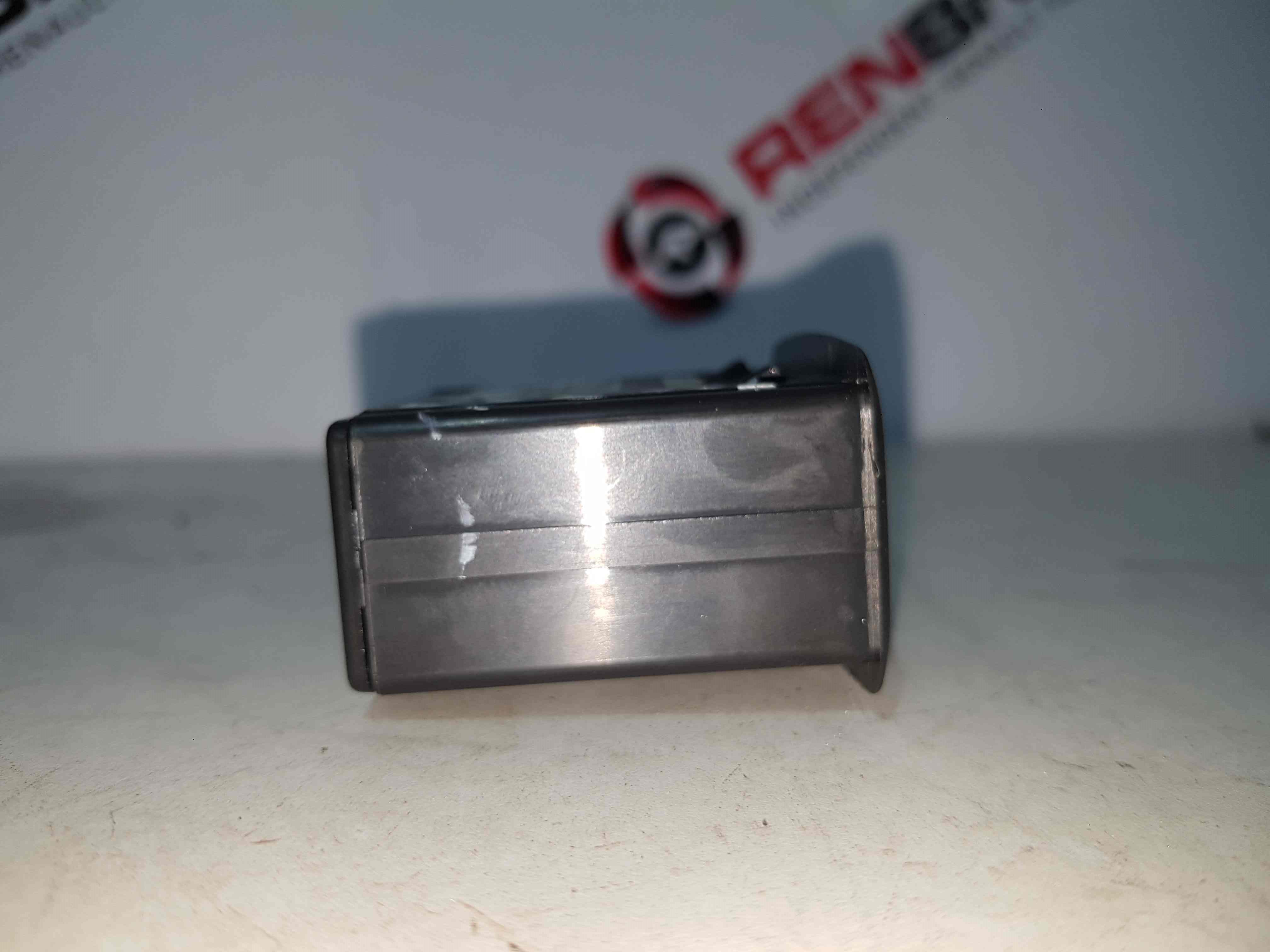 Thumb 5 Renault ZOE 2012-2016 AUX Usb Sd Card Connection Reader 280237719R MARKS NO CARD