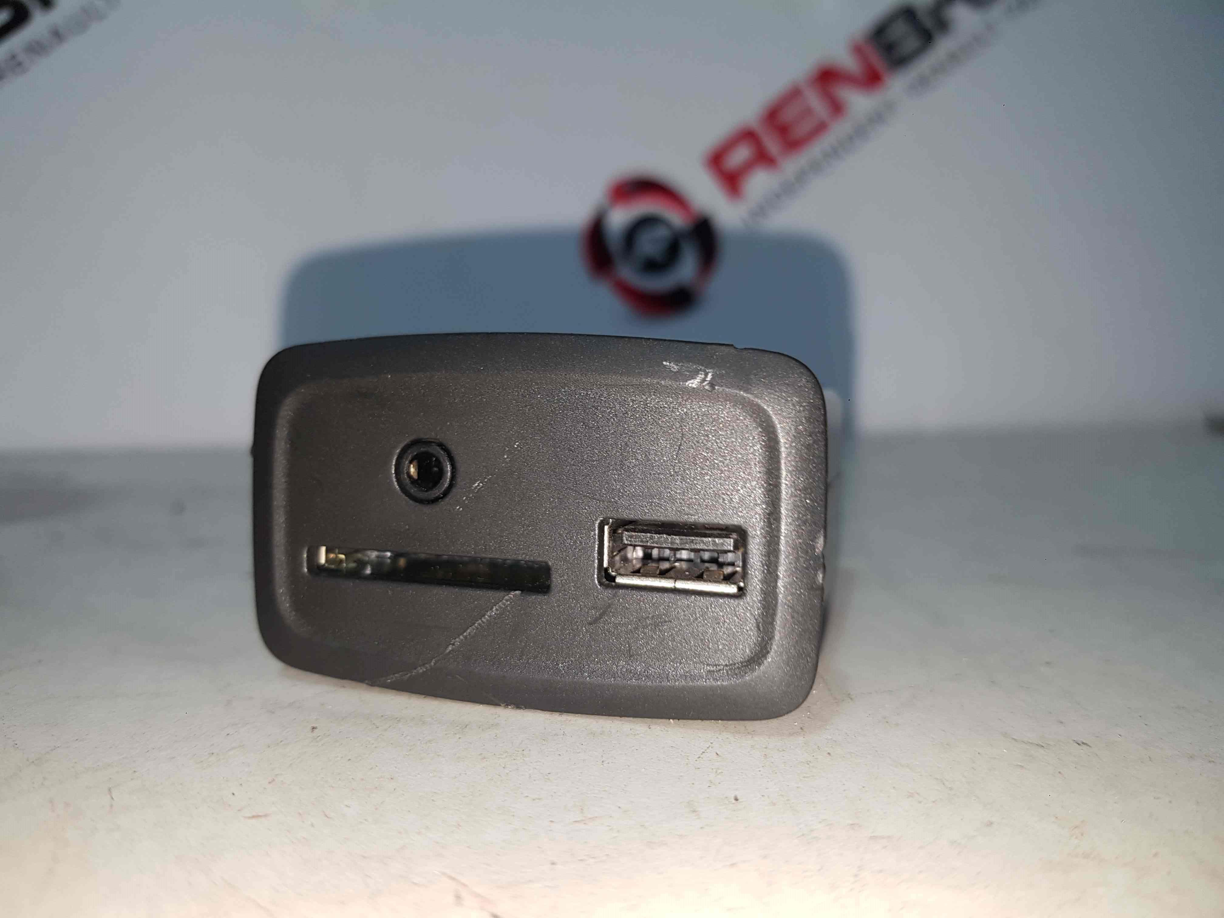Thumb 8 Renault ZOE 2012-2016 AUX Usb Sd Card Connection Reader 280237719R MARKS NO CARD