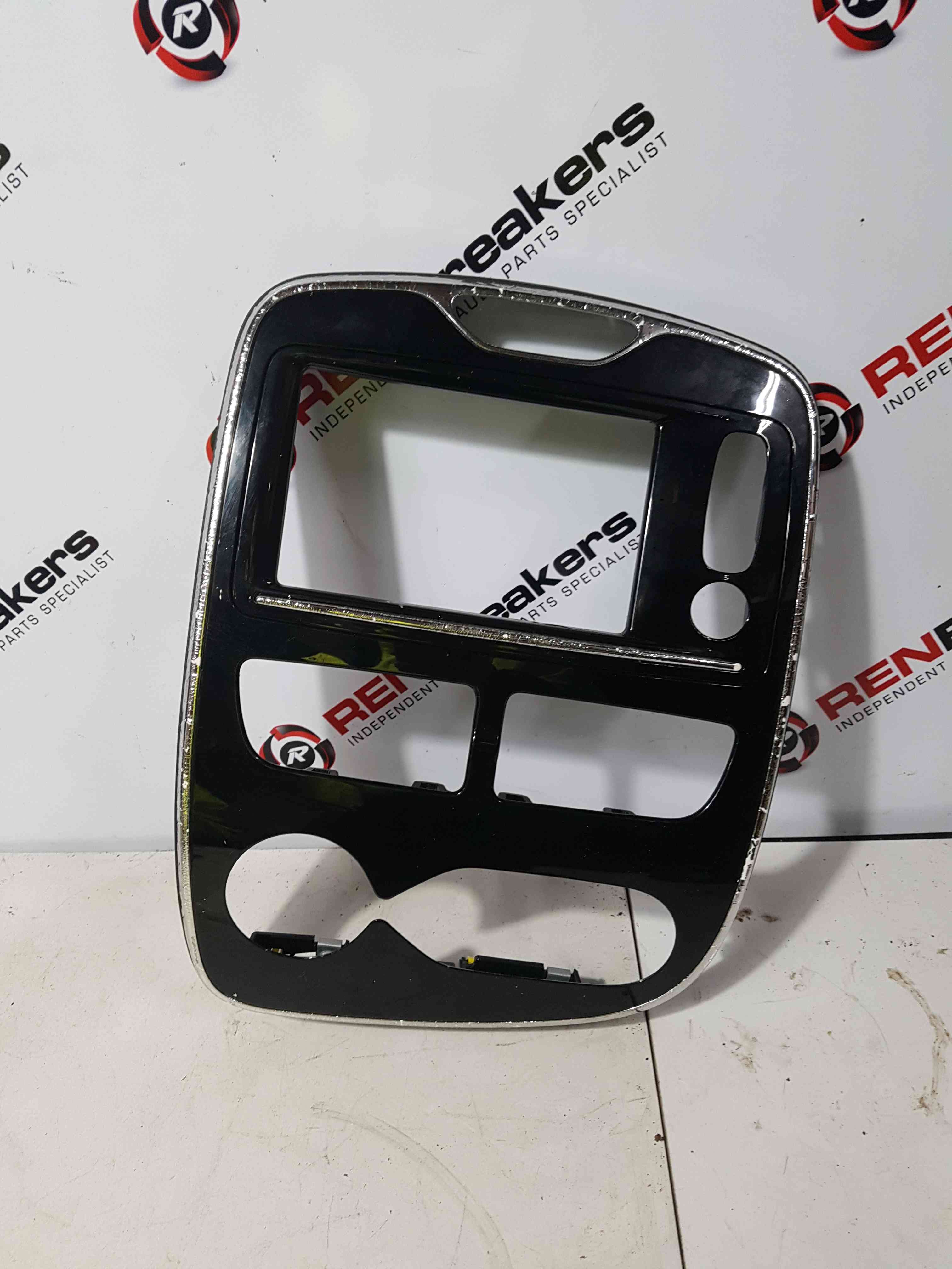 Thumb 2 Renault ZOE 2012-2016 Centre Surround Gloss Black FLAKED