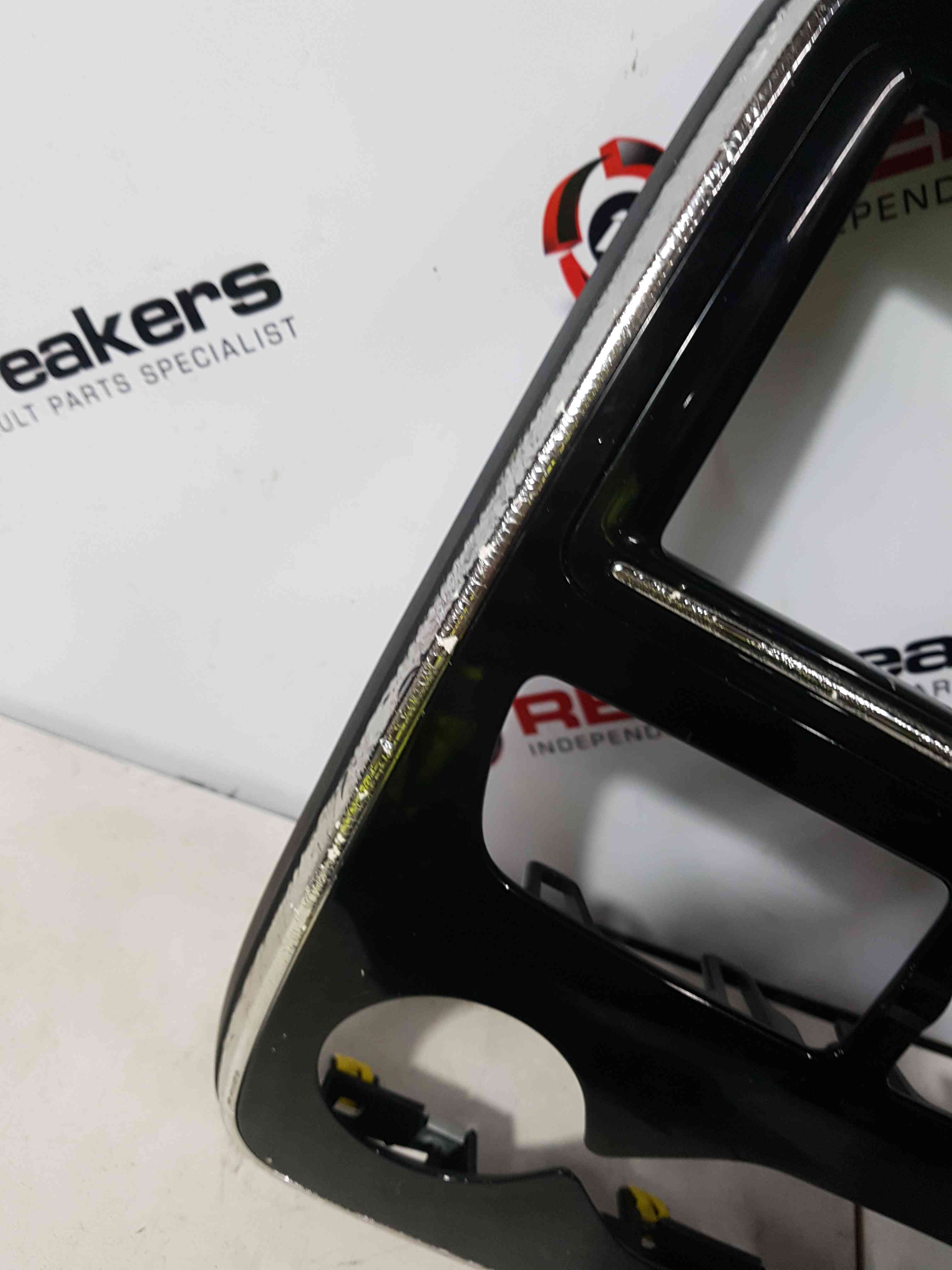 Thumb 4 Renault ZOE 2012-2016 Centre Surround Gloss Black FLAKED