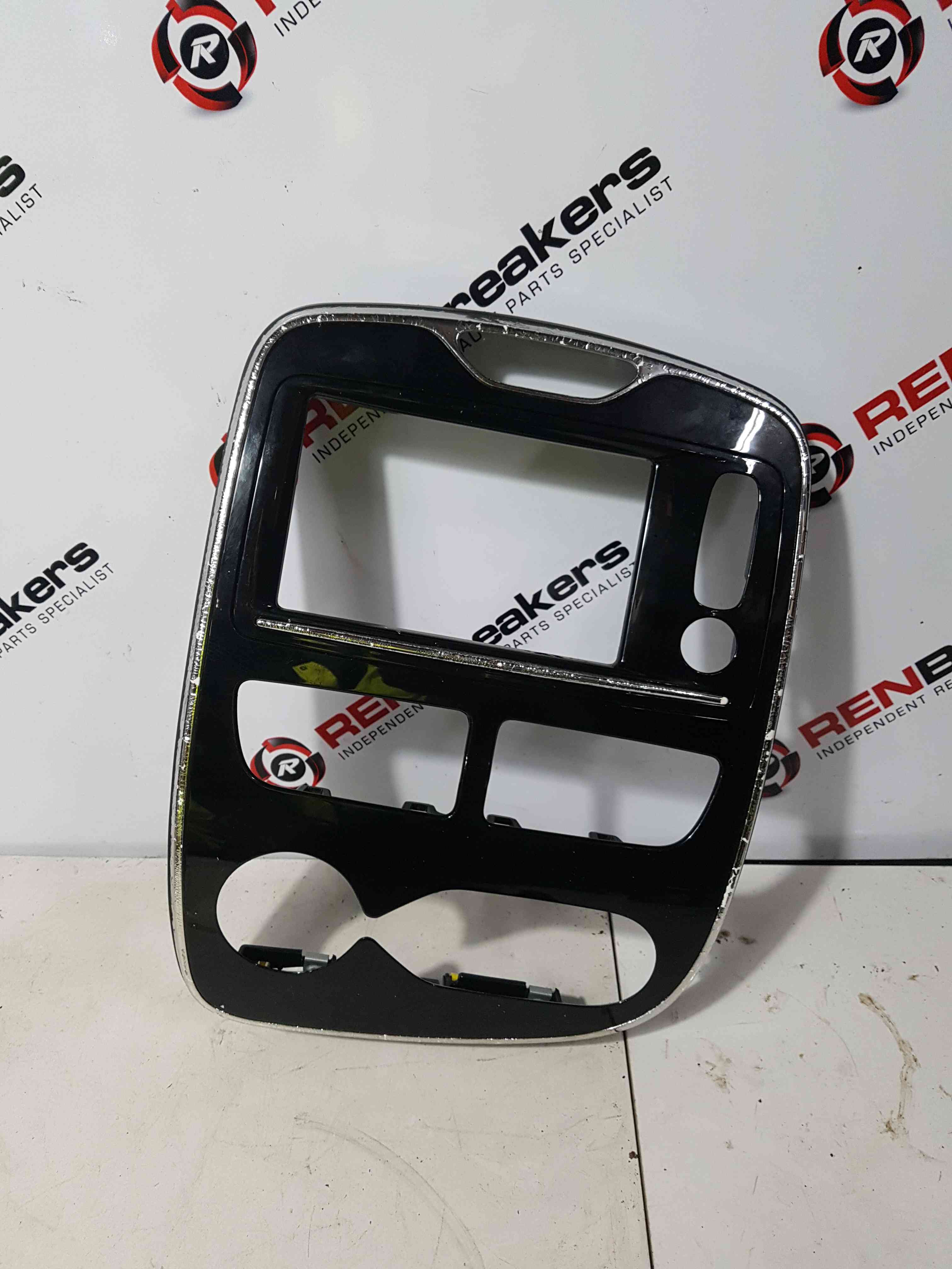 Thumb 7 Renault ZOE 2012-2016 Centre Surround Gloss Black FLAKED