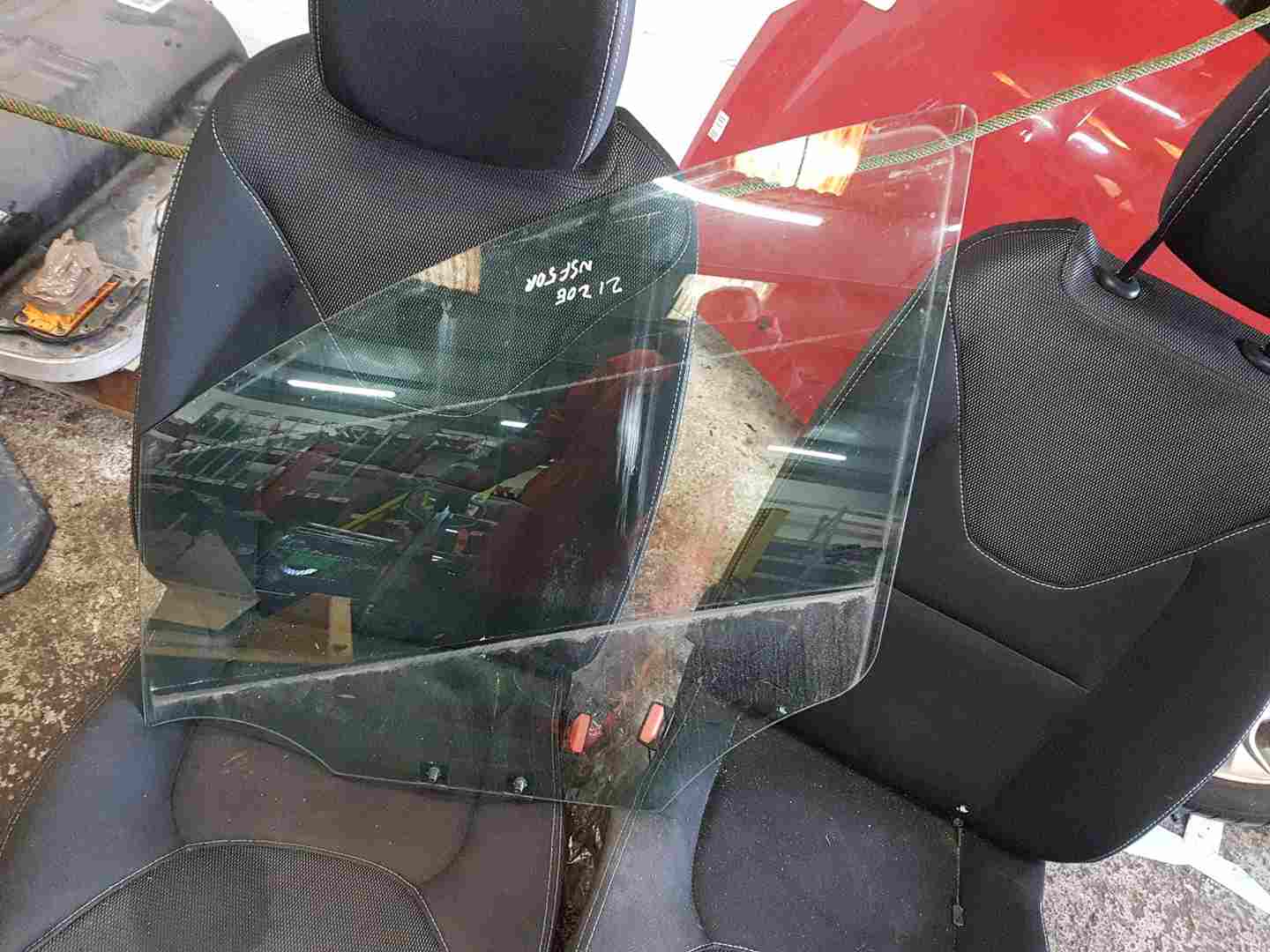 Thumb 2 Renault ZOE 2012-2016 Passenger NSF Front Window Glass