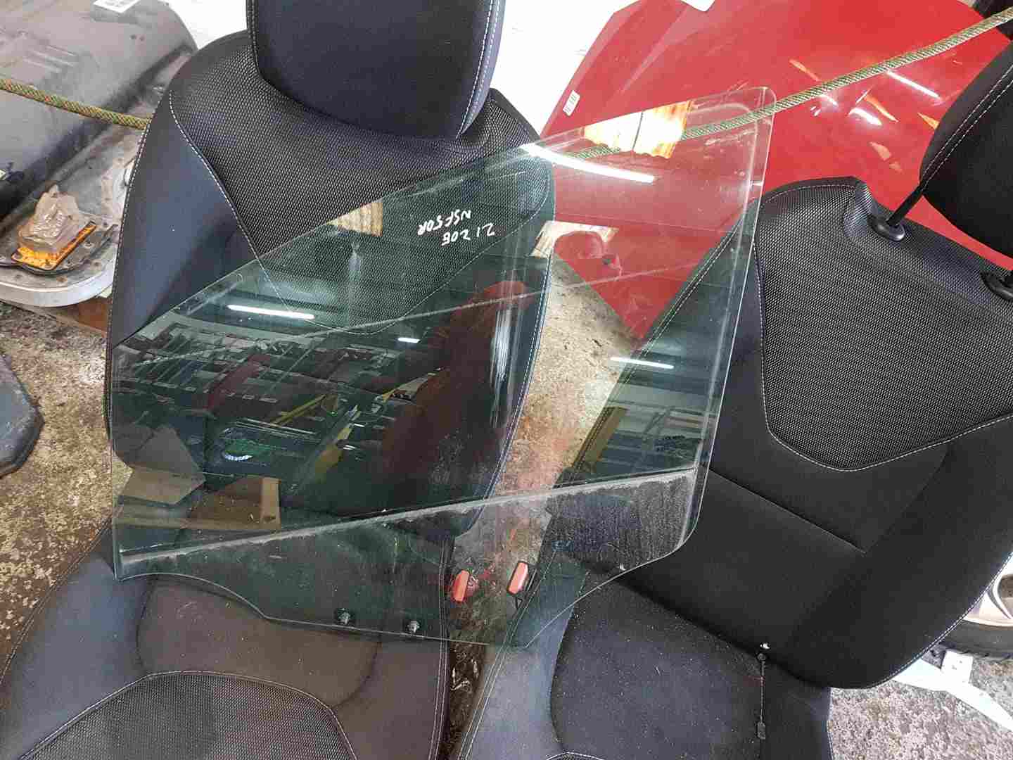 Renault ZOE 2012-2016 Passenger NSF Front Window Glass