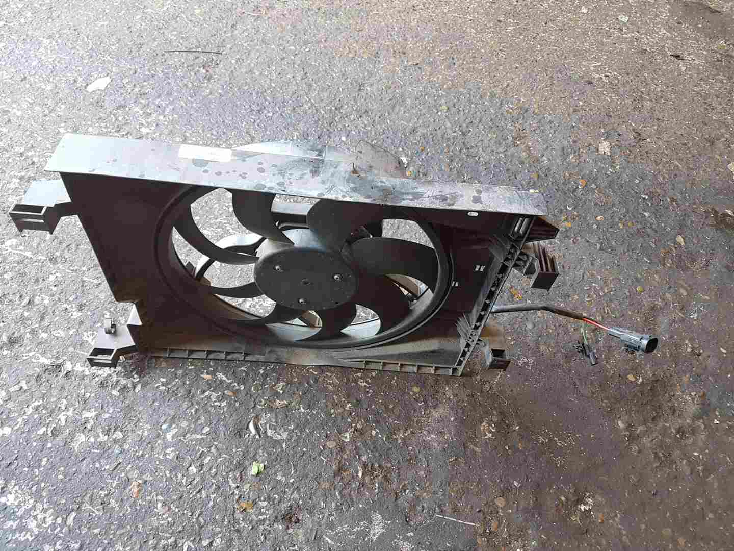 Thumb 3 Renault ZOE 2012-2016 Radiator FAN 214819480R
