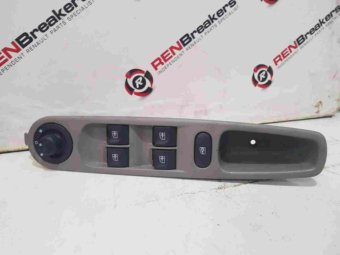 Renault ZOE 2012-2019 Drivers OSF Front Window Switch Mirror 254008973R