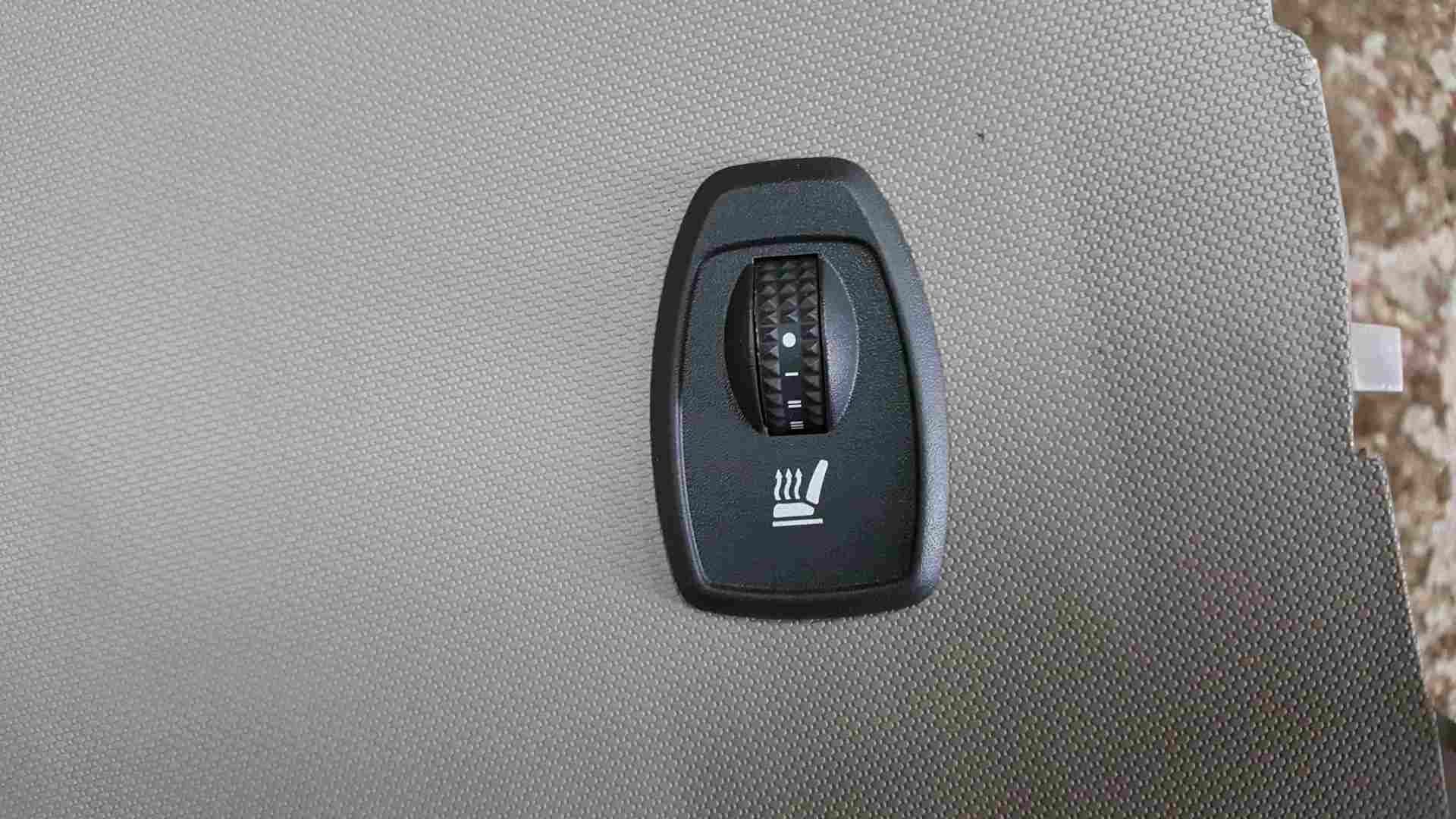 Thumb 3 Renault Zoe 2012-2019 Centre Console Cup Holder Heated Seat Switch