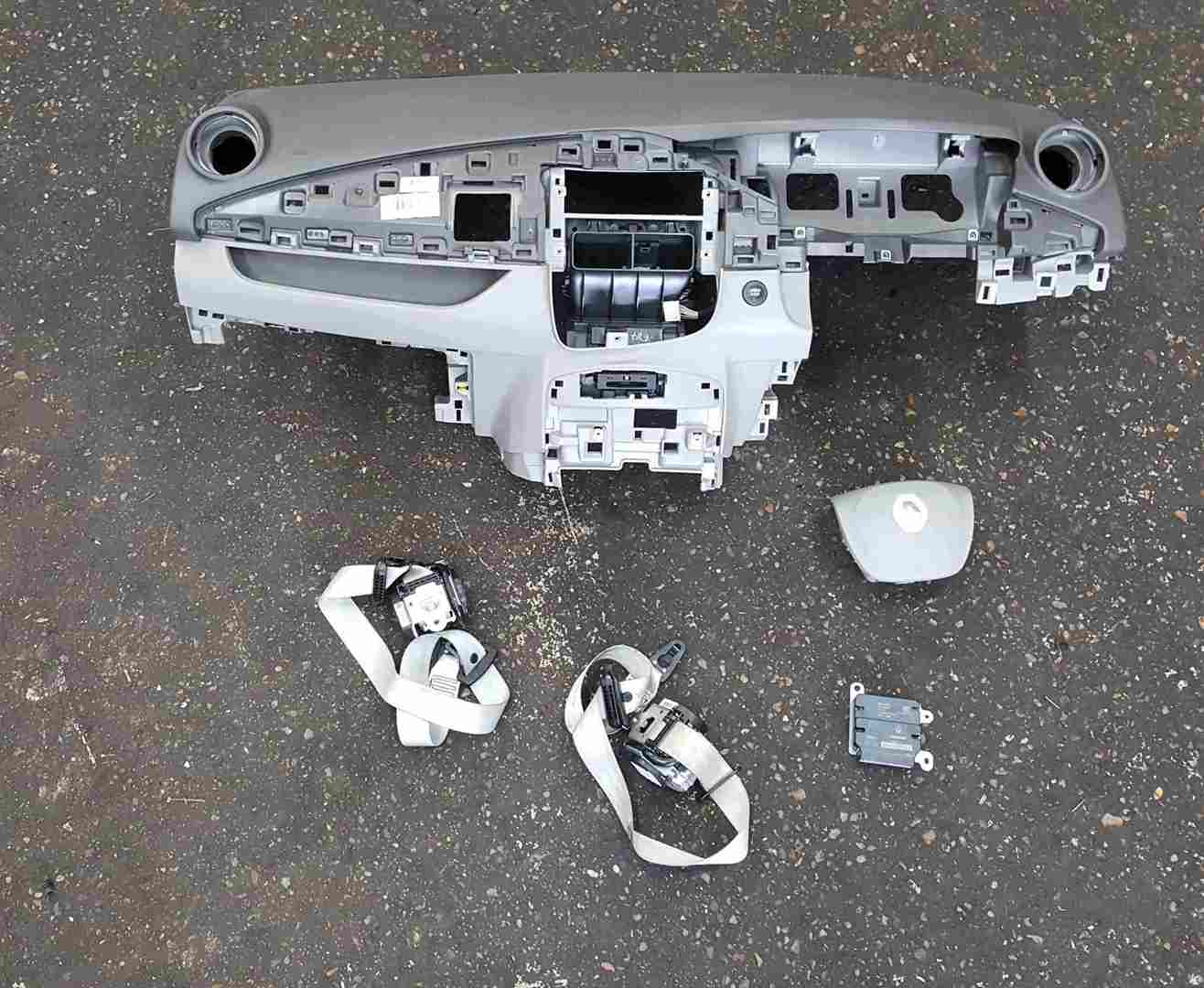 Renault Zoe 2012-2020 Dashboard Kit Steering Seat Belts Drivers Module Airbag