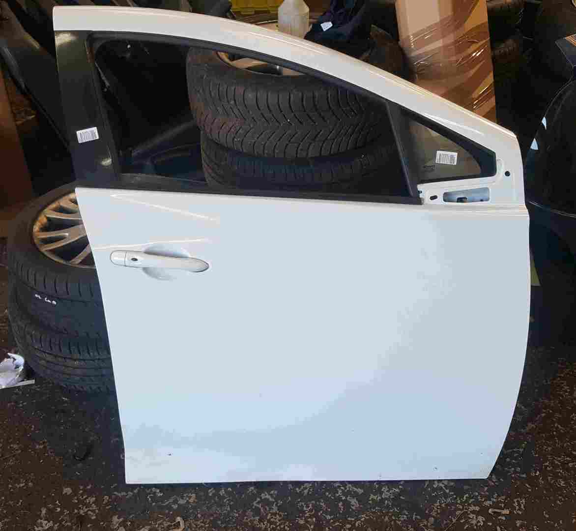 Renault Zoe 2012-2020 Drivers OSF Front Door White OV360