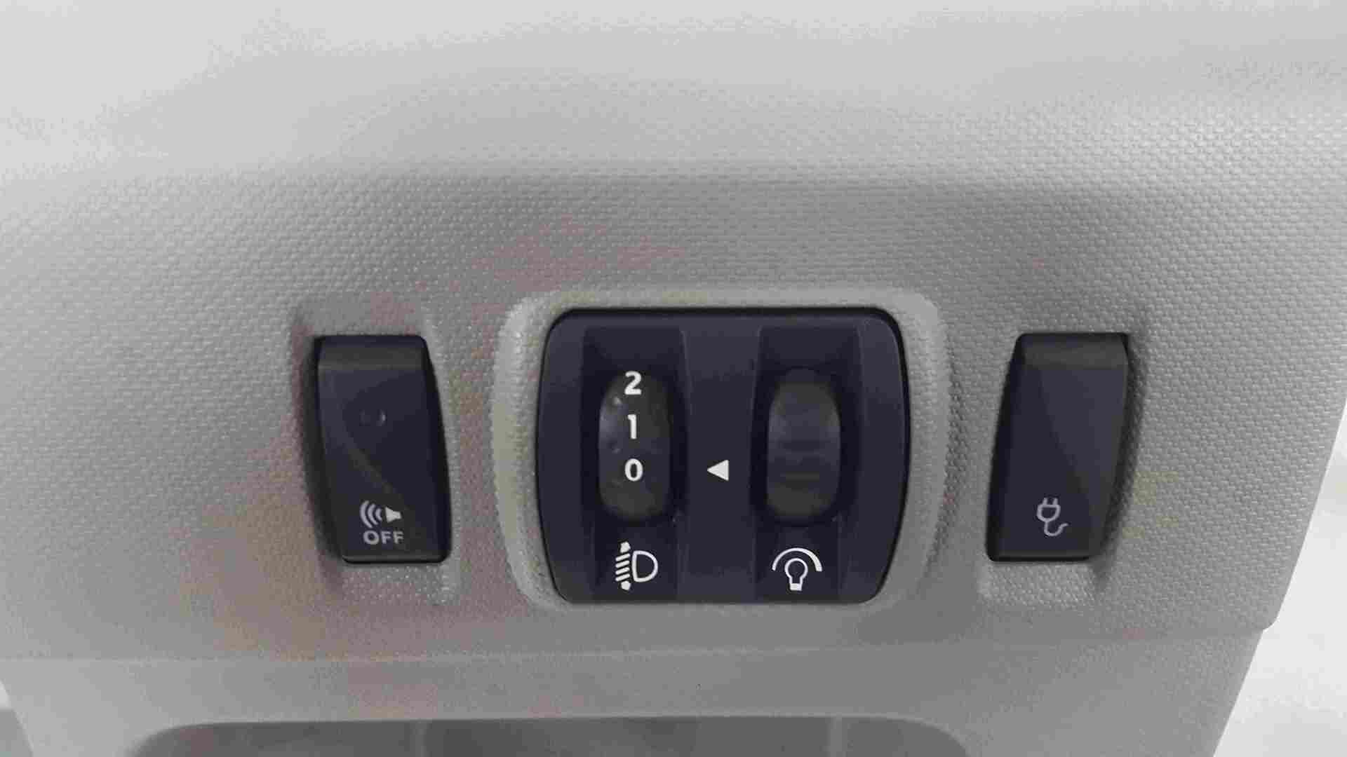 Thumb 3 Renault Zoe 2016-2019 Under Steering Wheel Surround Plastic + Switches