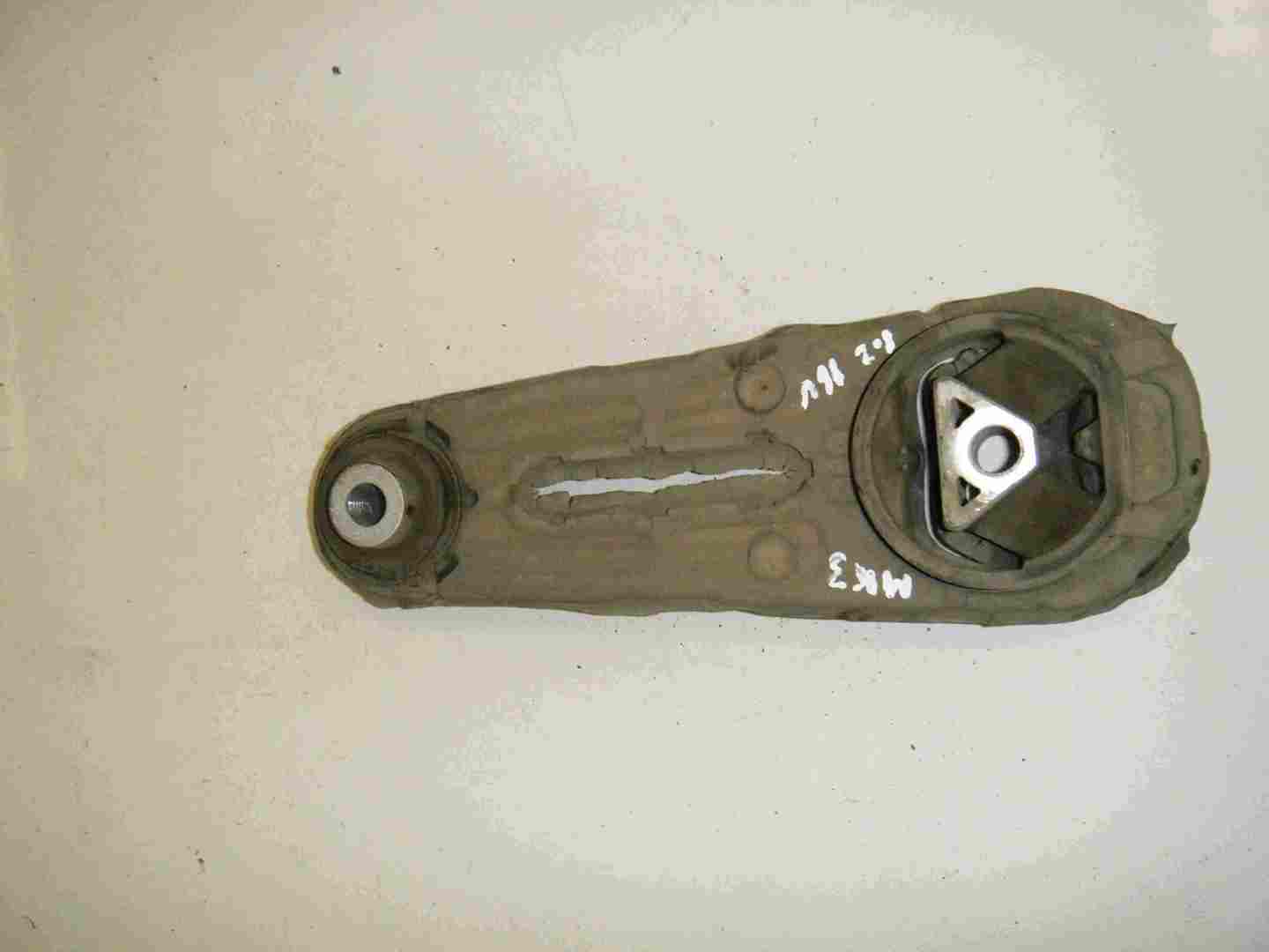 Renault Clio MK3 2005-2009 1.2 16v Dog Bone Mount Gearbox Engine