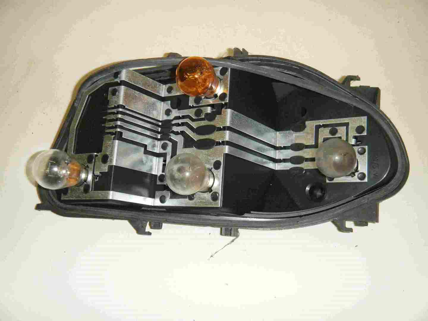 Renault Clio MK3 2005-2009 Rear Tailgate Bulb Holder Circuit Board NS Passenger