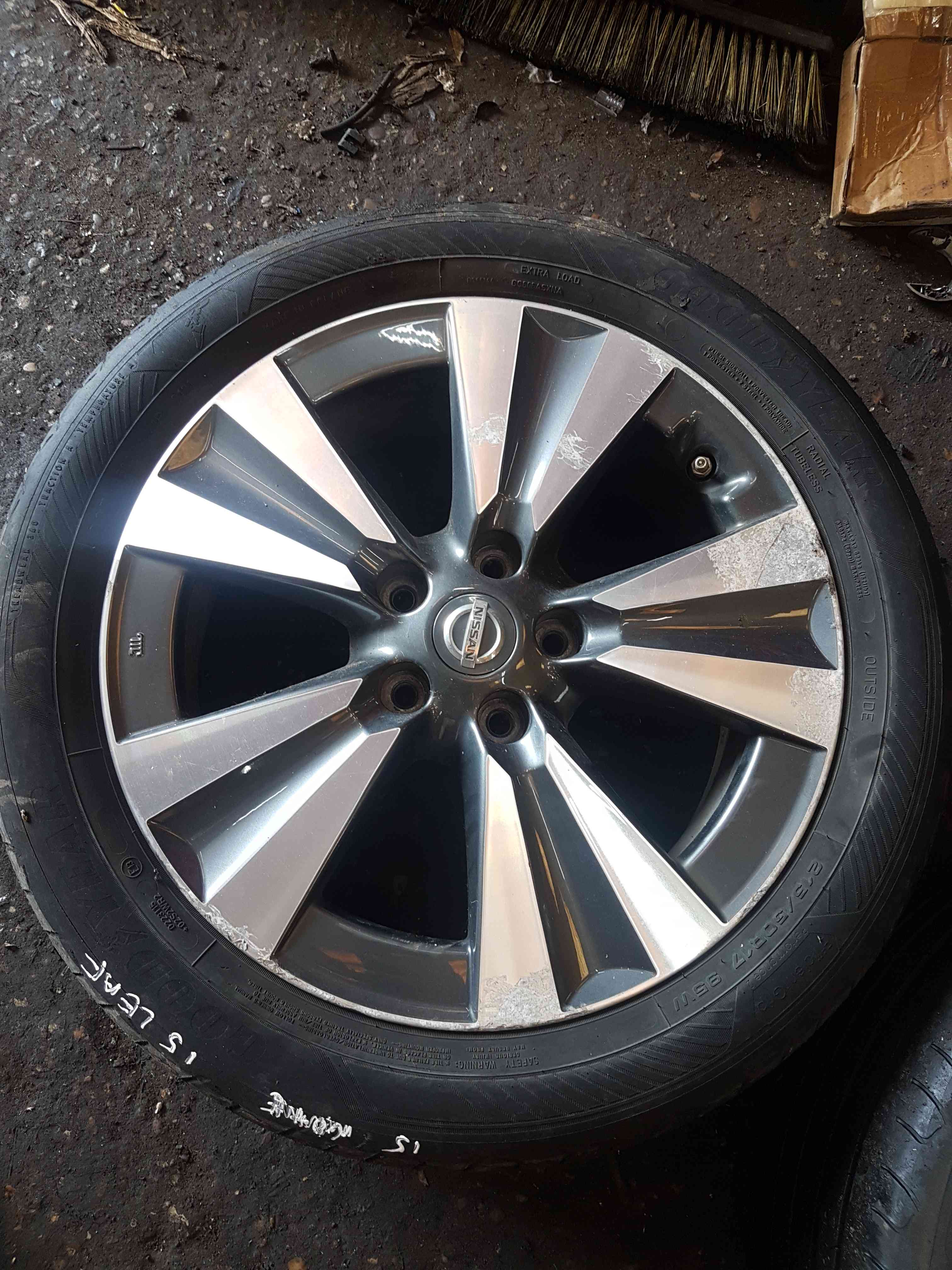 Thumb 4 Nissan Leaf 2010-2017 Alloy Wheel 17Inch + Tyre 225 45 17 6Mm 3/5