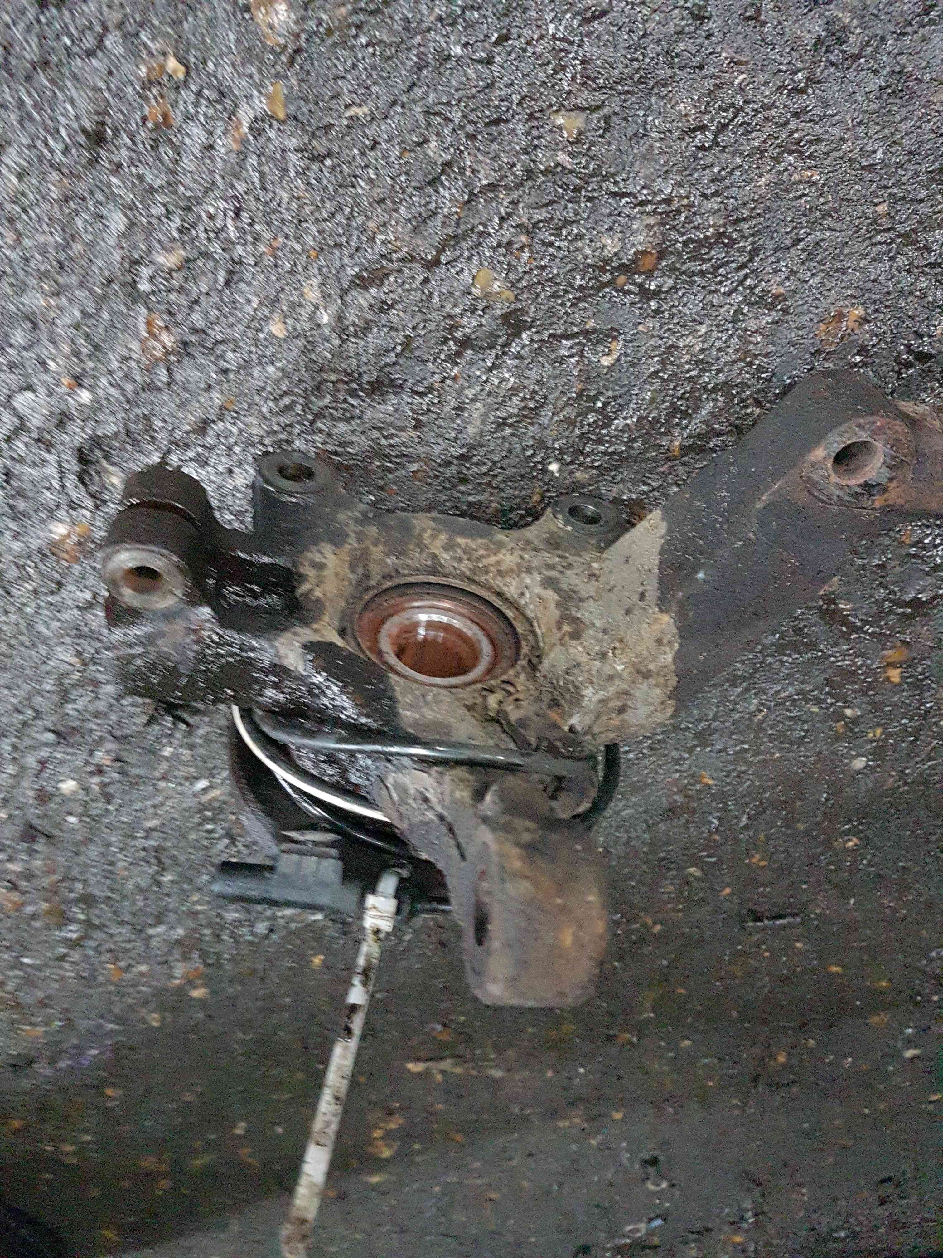 Thumb 5 Nissan Micra K12 2002-2010 1.2 16V Petrol Drivers OSF Front Wheel HUB + Sensor