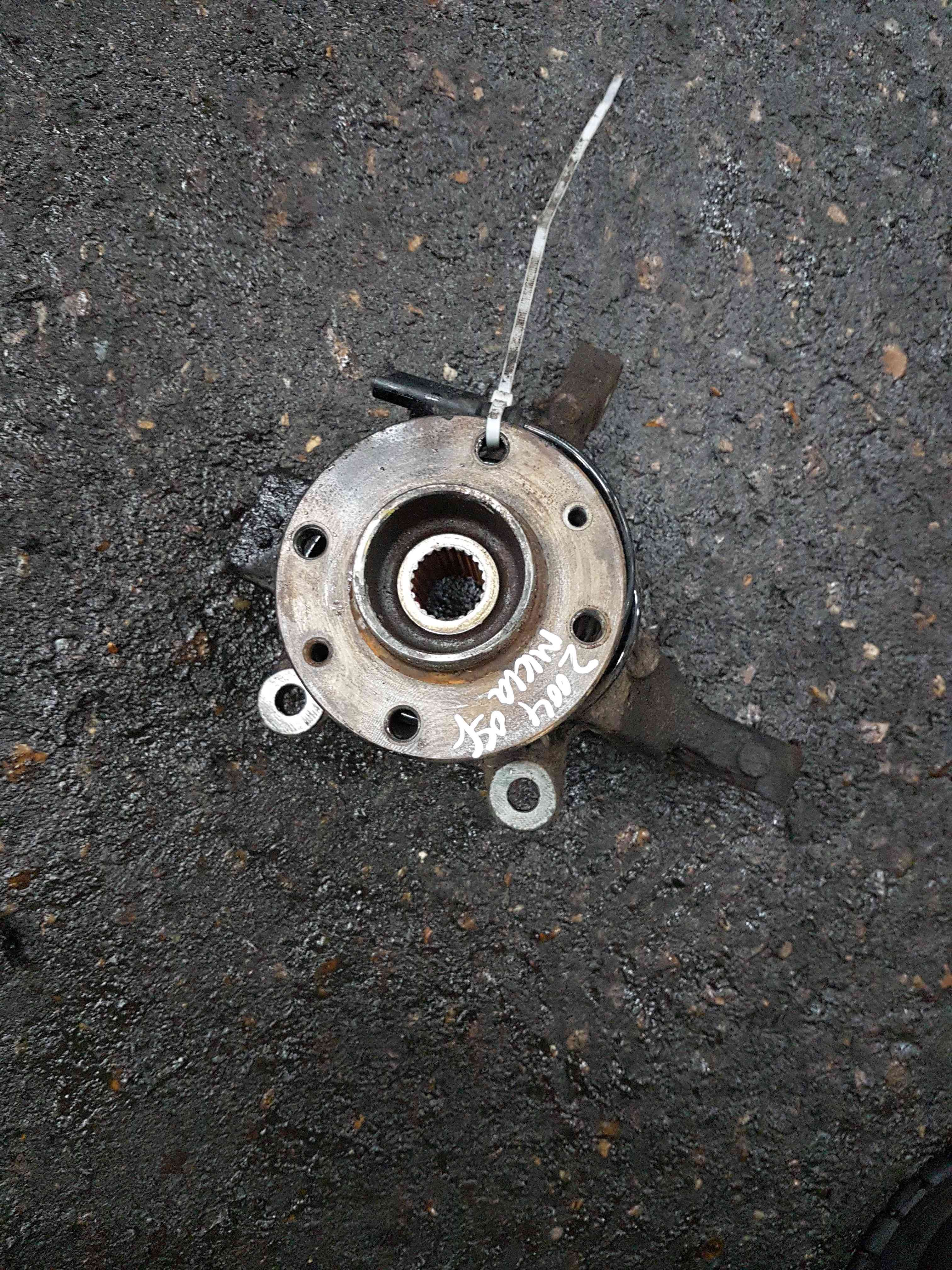 Thumb 6 Nissan Micra K12 2002-2010 1.2 16V Petrol Drivers OSF Front Wheel HUB + Sensor