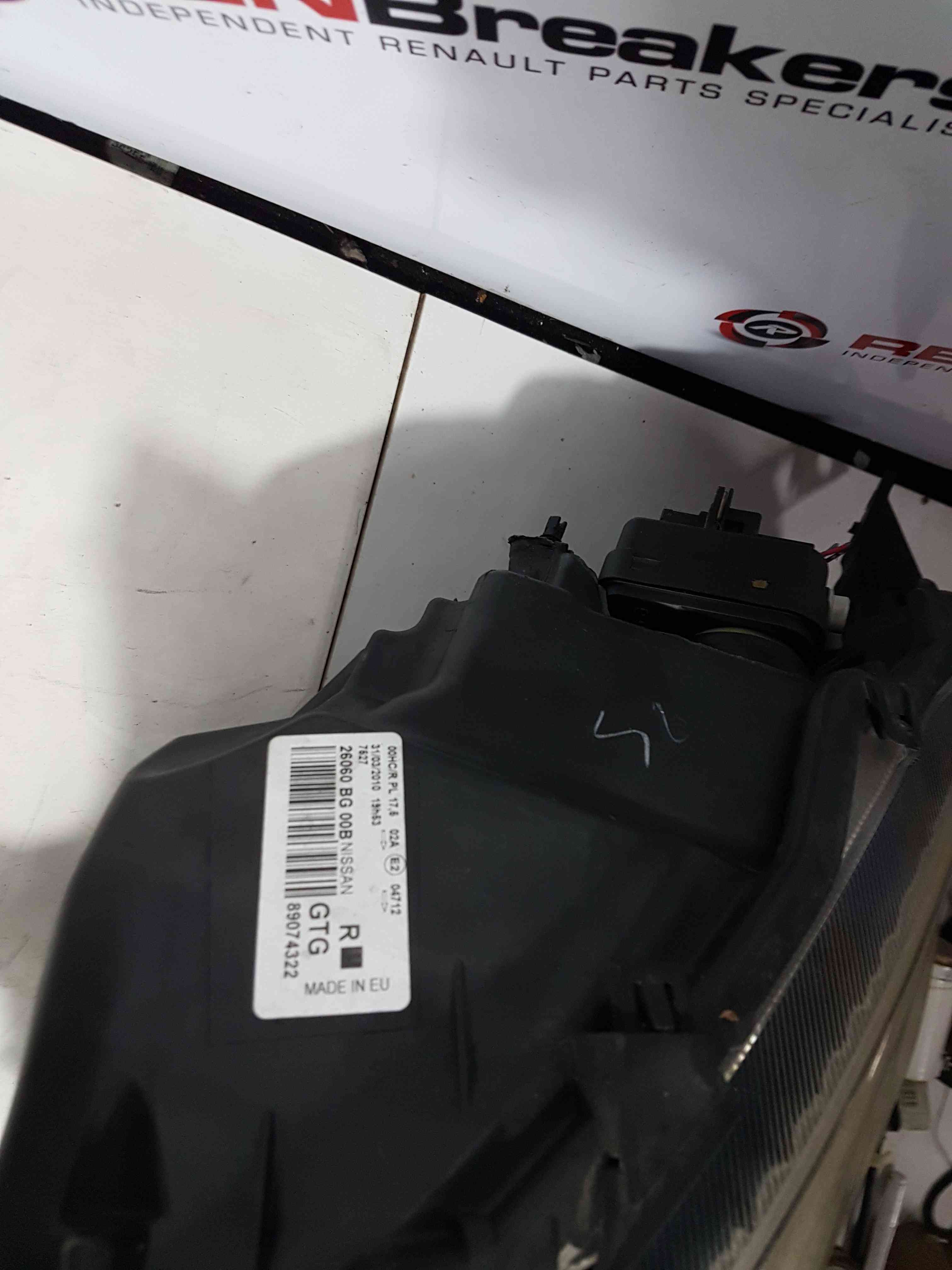 Thumb 6 Nissan Micra K12 2002-2010 Passenger NSF Front Headlight Slightly Cloudy