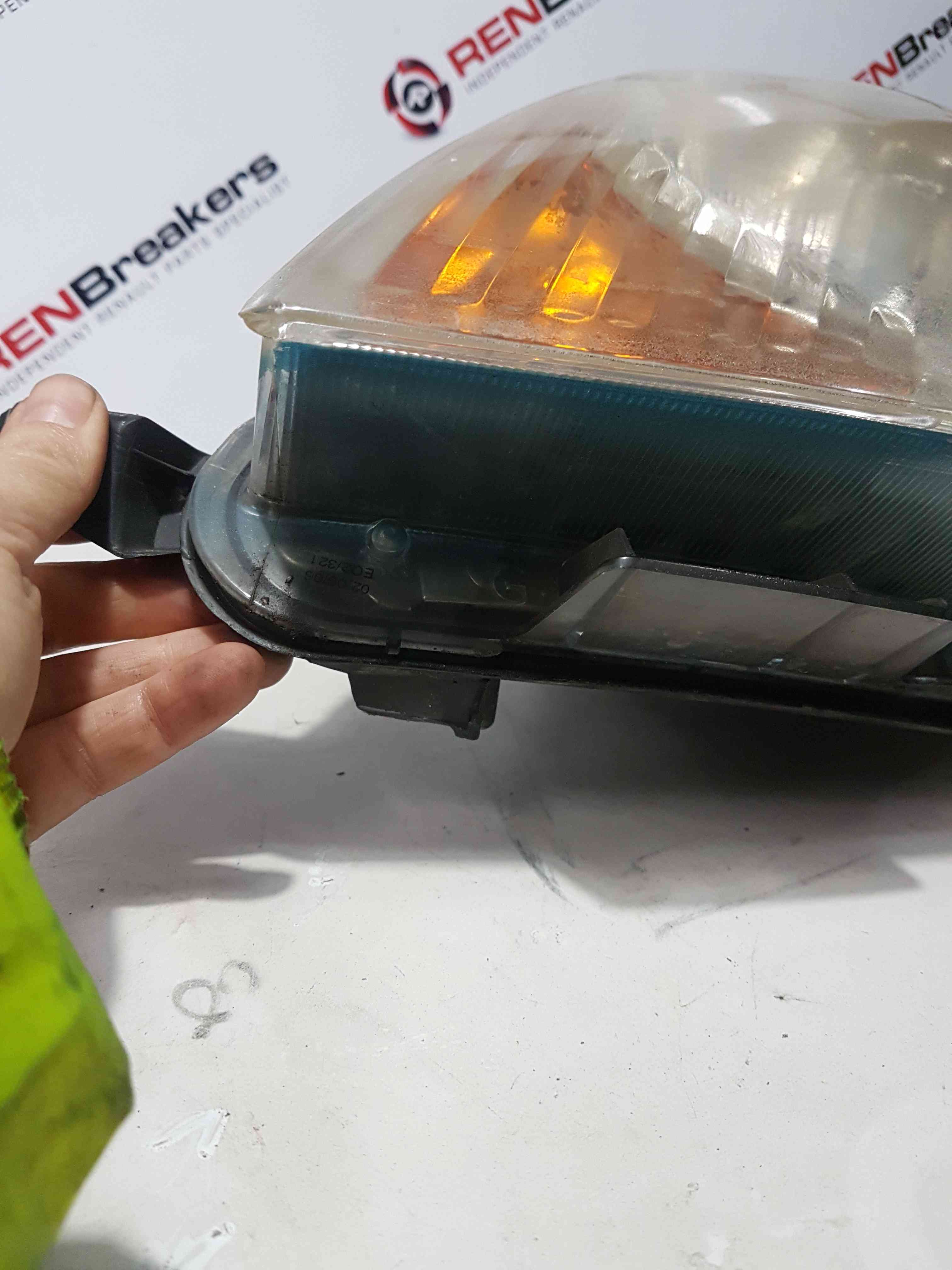 Thumb 9 Nissan Note E11 2005-2008 NSF Passenger Front Head Light lower tab broken 
