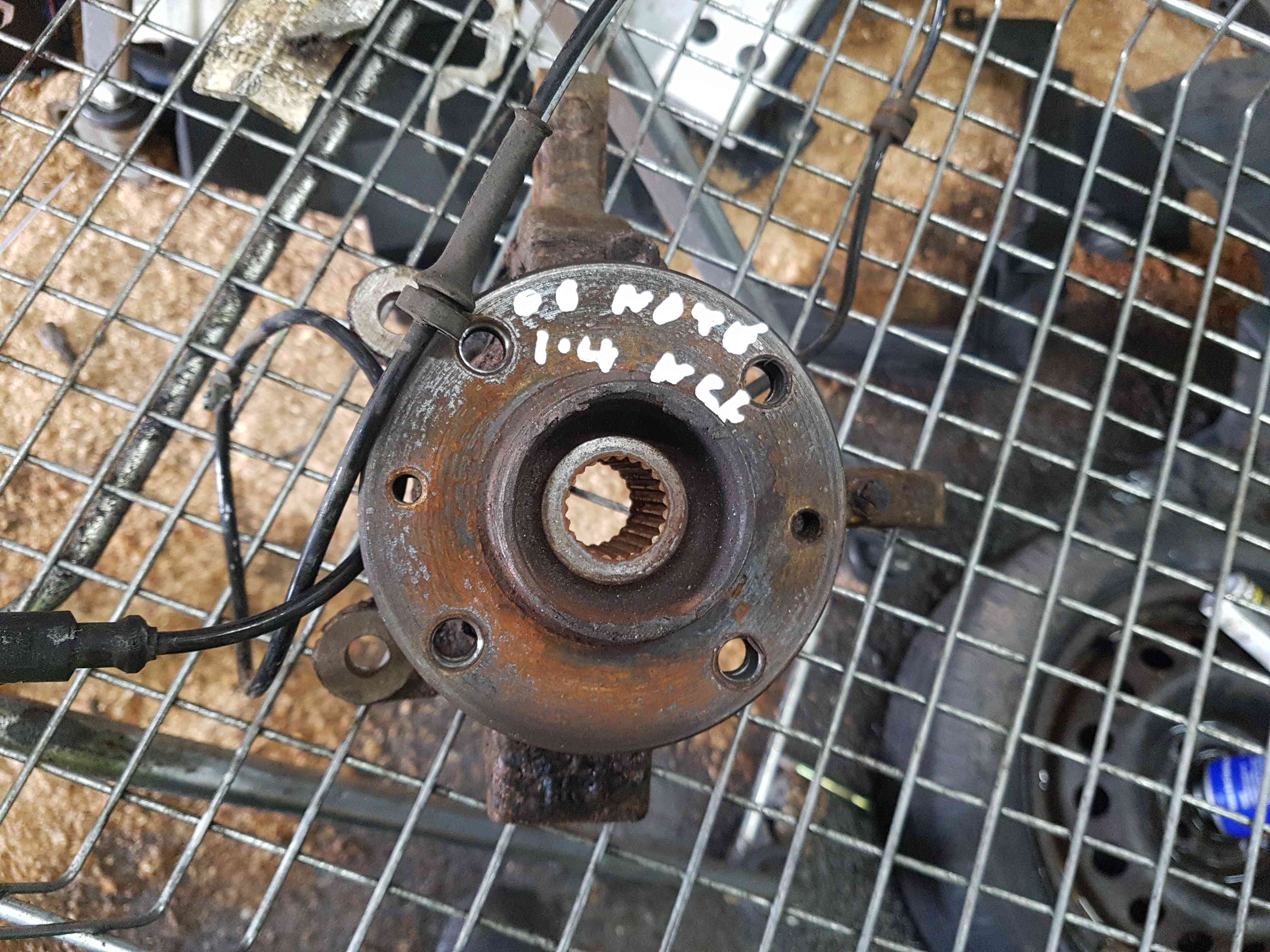 Thumb 6 Nissan Note E11 2005-2012 1.4 Petrol Passenger NSF Front Wheel HUB Abs