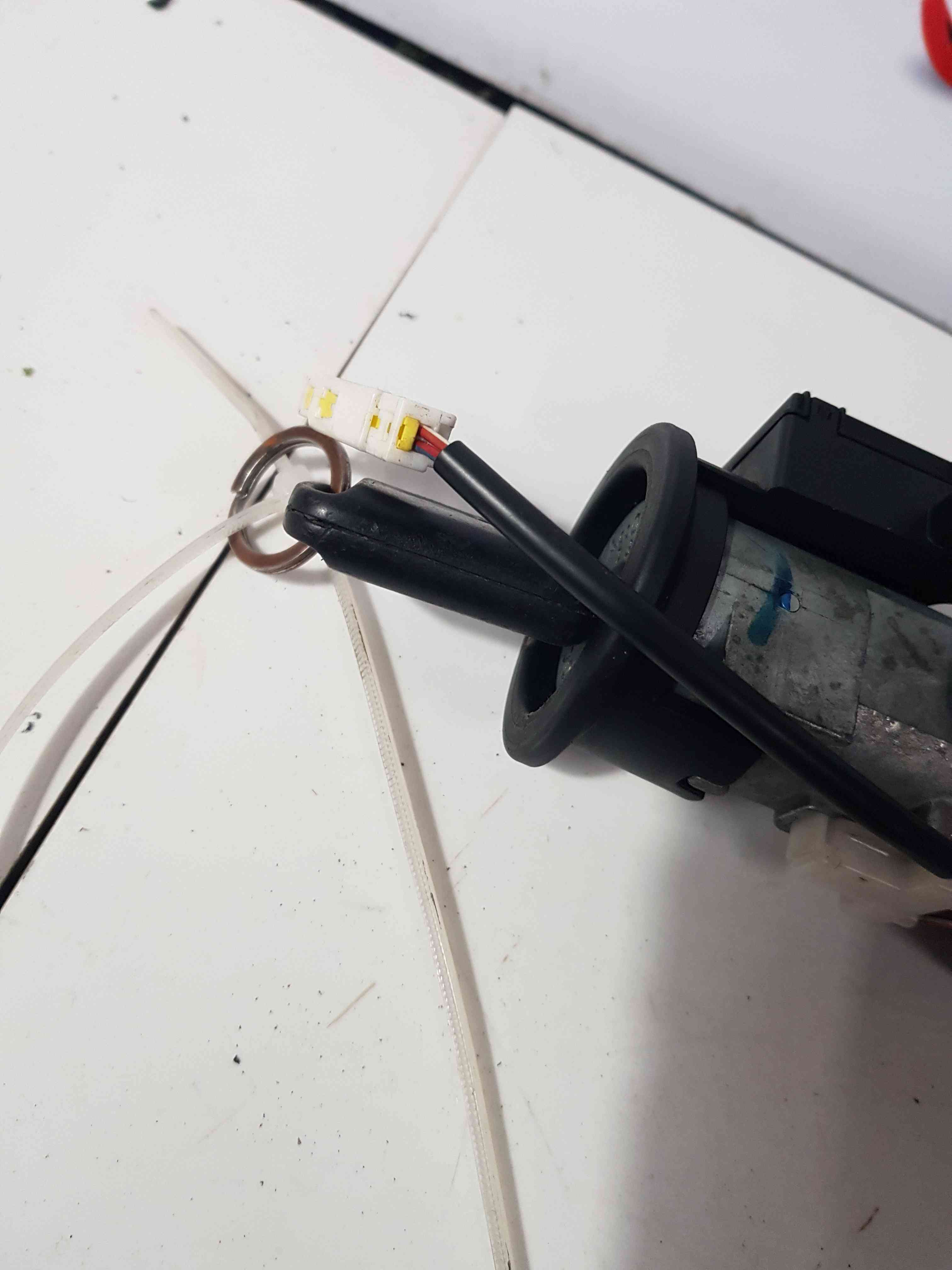 Thumb 3 Nissan Note E11 2005-2012 Ignition Barrel + KEY 28590AX600