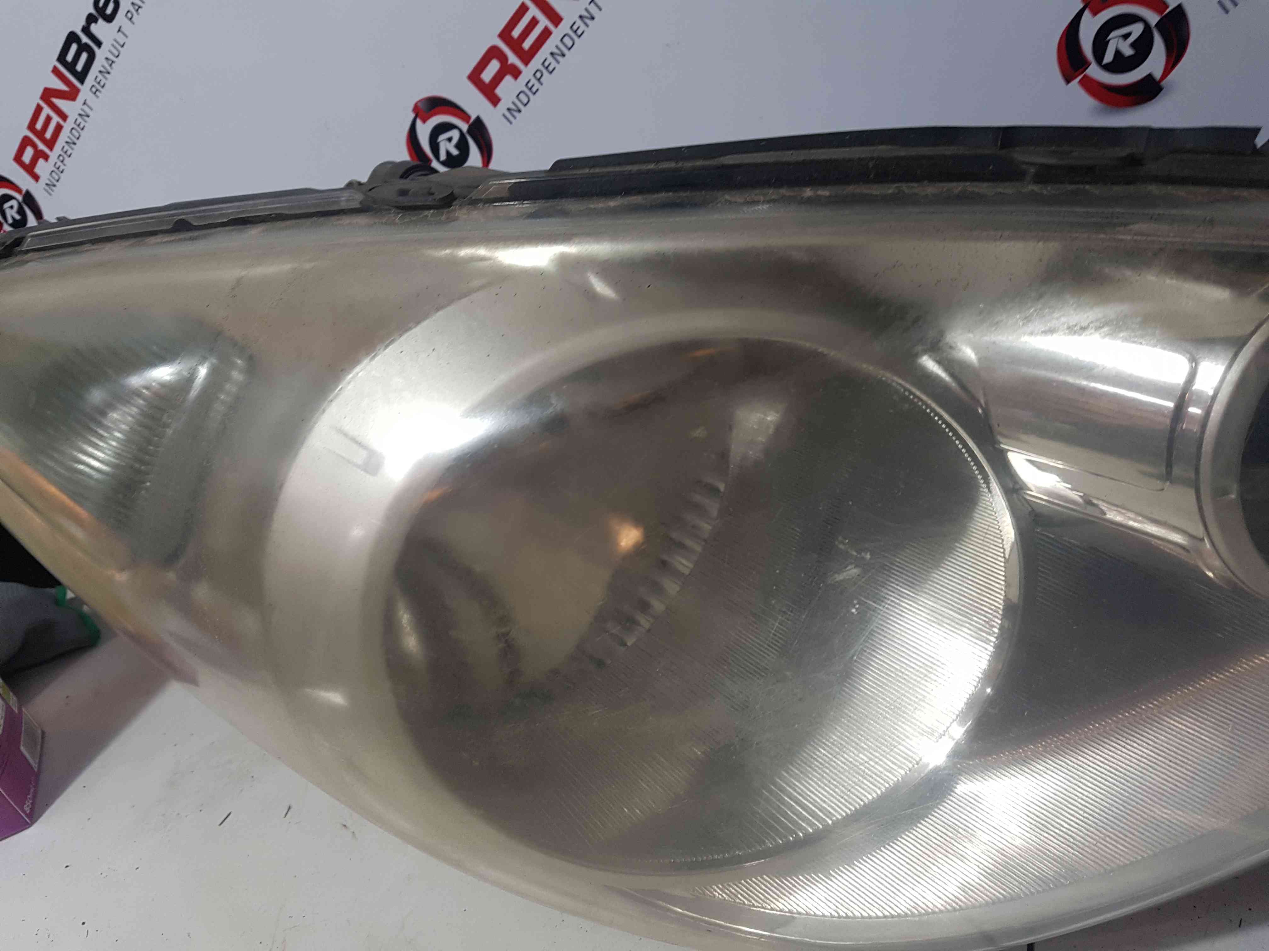 Thumb 4 Nissan Note E11 2009-2011 OSF Drivers OSF Front Head Light + 26010BH00A
