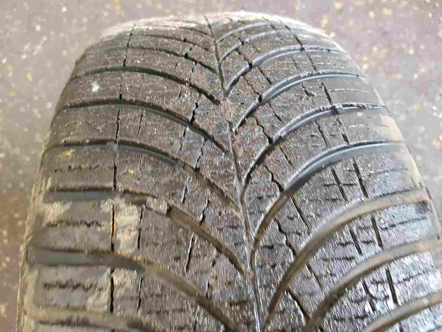 Thumb 3 Renault Captur 2013-2015 Alloy Wheel + Tyre 205 60 16 4Mm 3/5 403000554R