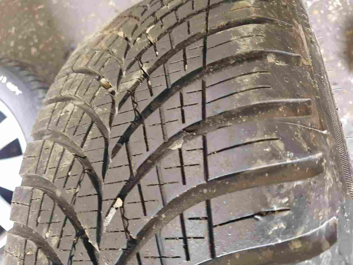 Thumb 2 Renault Captur 2013-2015 Alloy Wheel + Tyre 205 60 16 6Mm 3/5 403000554R