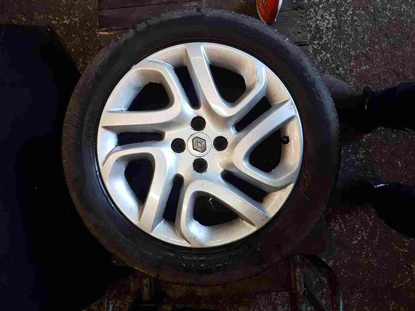 Renault Captur 2013-2015 Diamond Fastgame Alloy Wheel + Tyre 205 55 17 5Mm 4/5