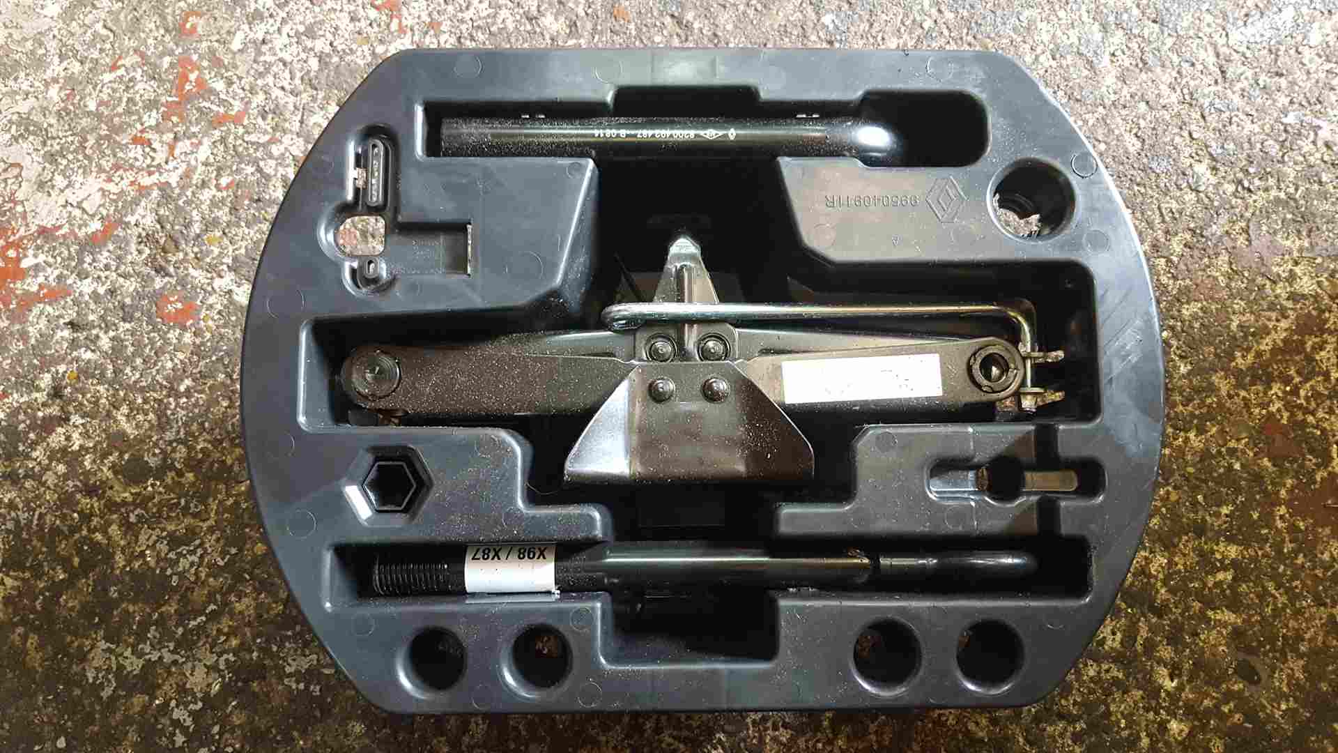Thumb 3 Renault Captur 2013-2015 Jack SET  995040911R