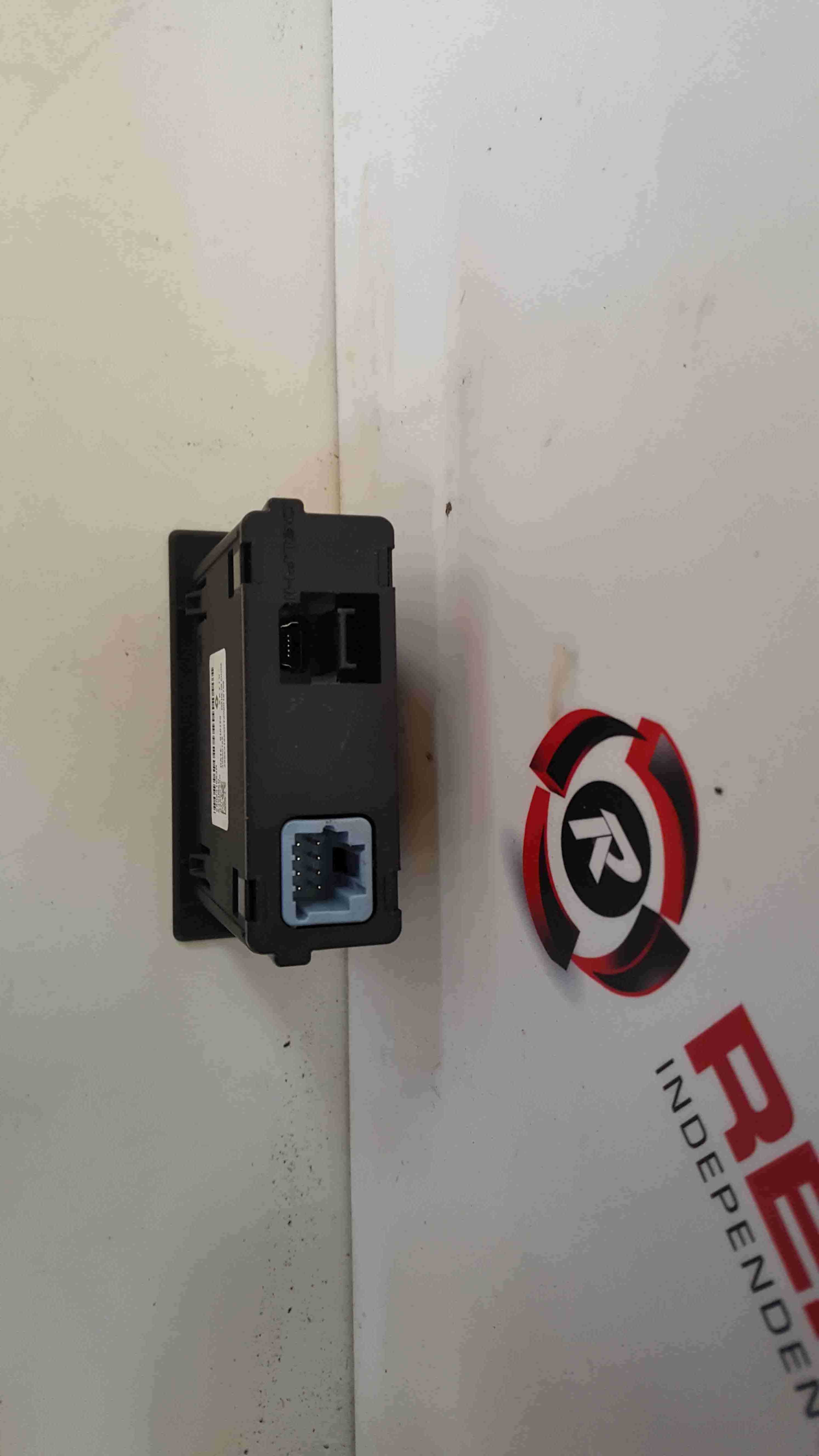 Renault Captur 2019-2021 USB Aux Connection Port Sockets 280231553R