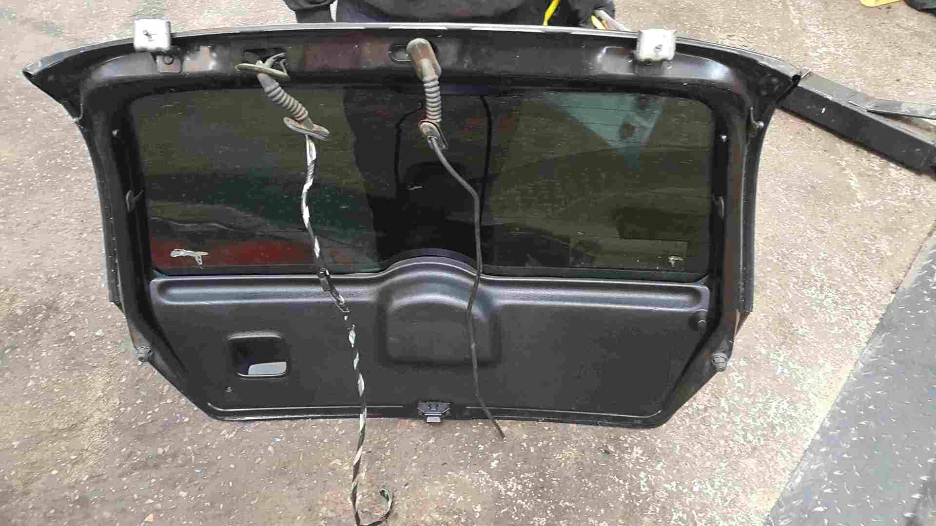 Thumb 2 Renault Clio Campus 2001-2010 Rear Tailgate Boot Black 676