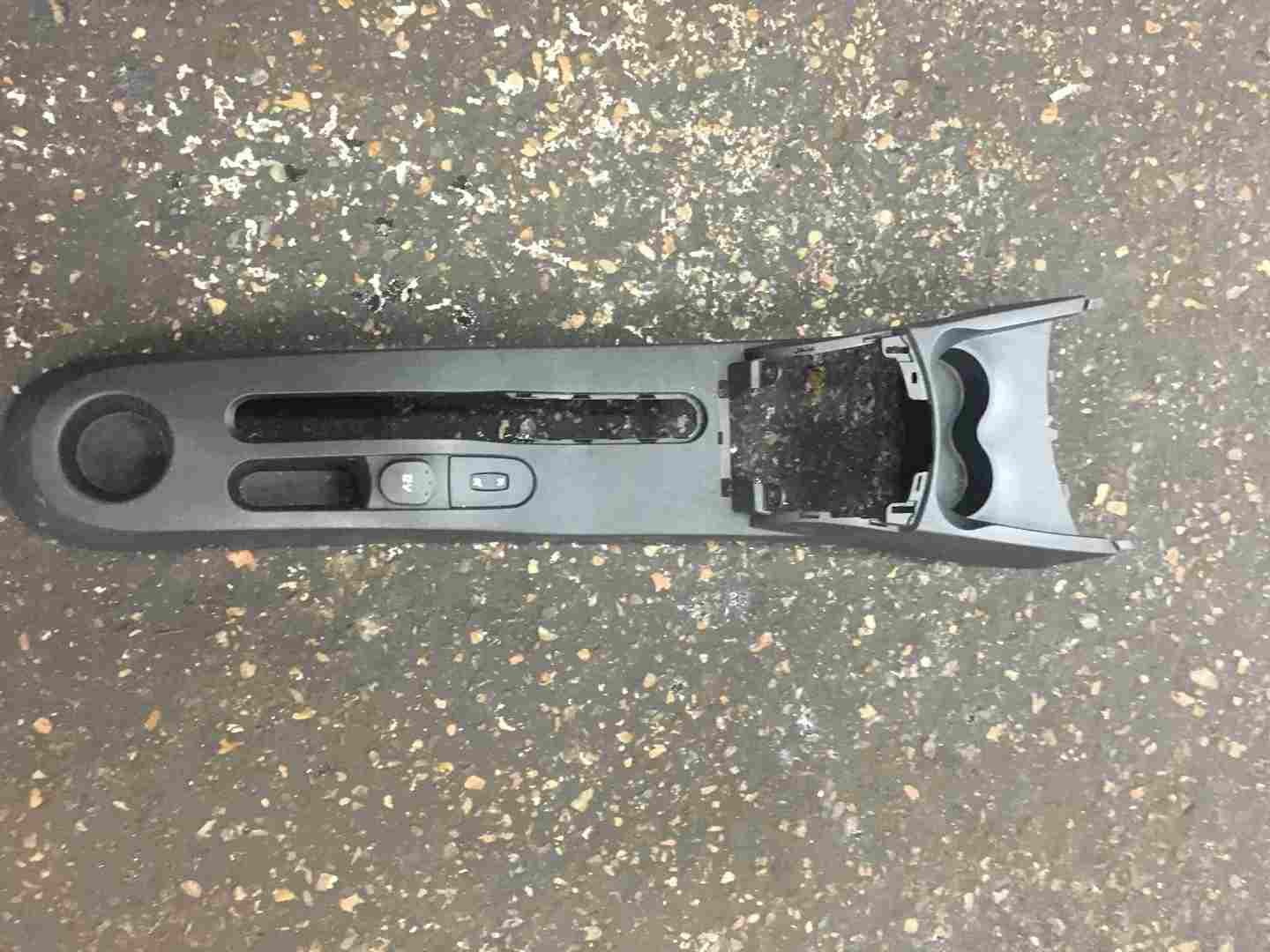 Renault Clio Estate MK3 2005-2012 Centre Console Trim Plastic Surround Cup