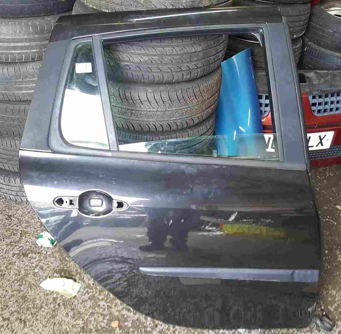 Thumb 3 Renault Clio Estate MK3 2005-2012 Drivers OSR Rear Door Black 676