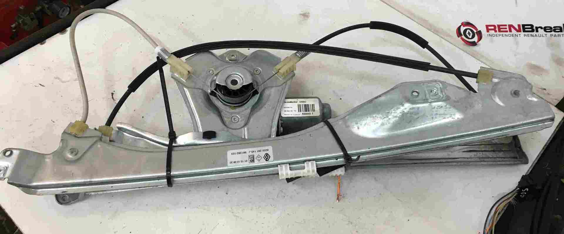 Renault Clio Estate MK3 2005-2012 Passenger NSF Front Window Motor Regulator 2p