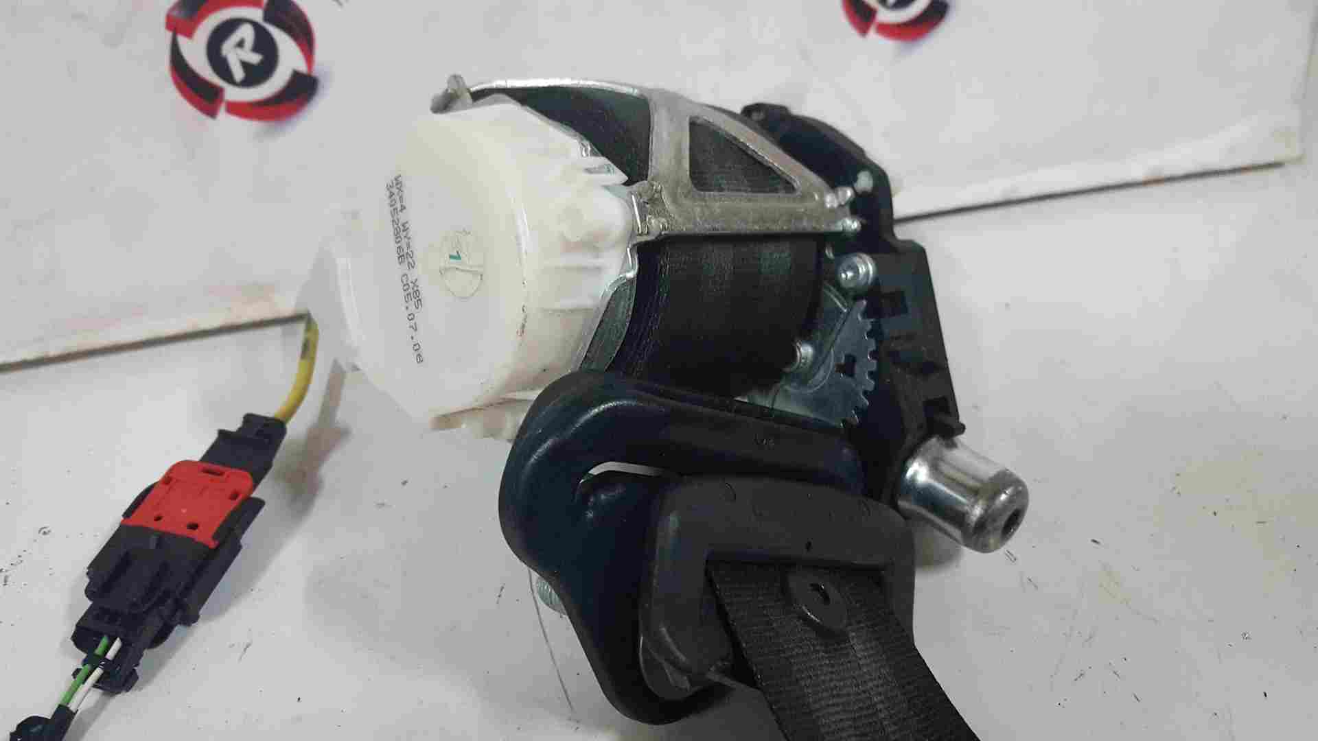 Thumb 2 Renault Clio Estate MK3 2005-2012 Passenger NSR Rear Seat Belt PRE Tensioner