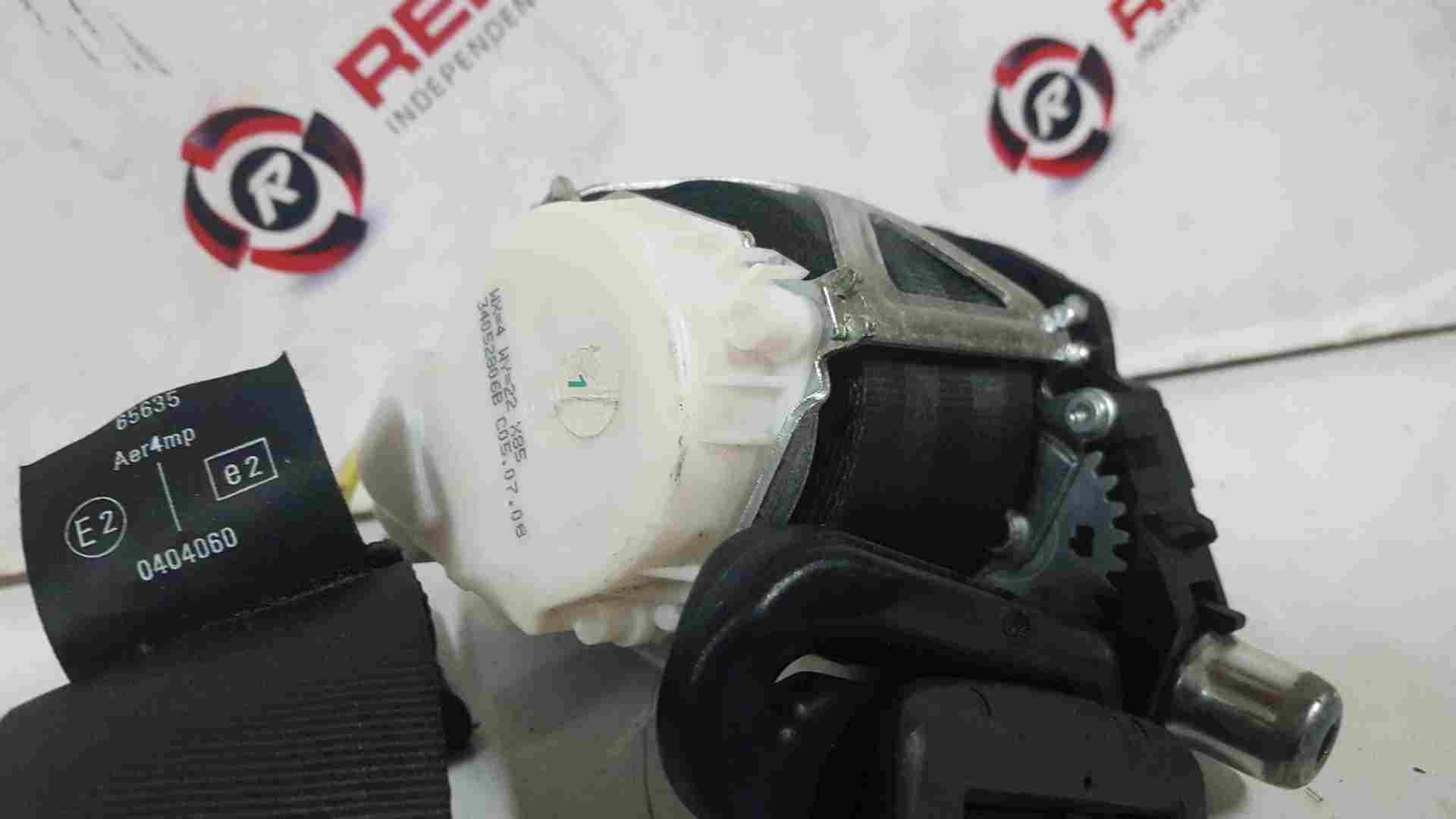 Thumb 3 Renault Clio Estate MK3 2005-2012 Passenger NSR Rear Seat Belt PRE Tensioner