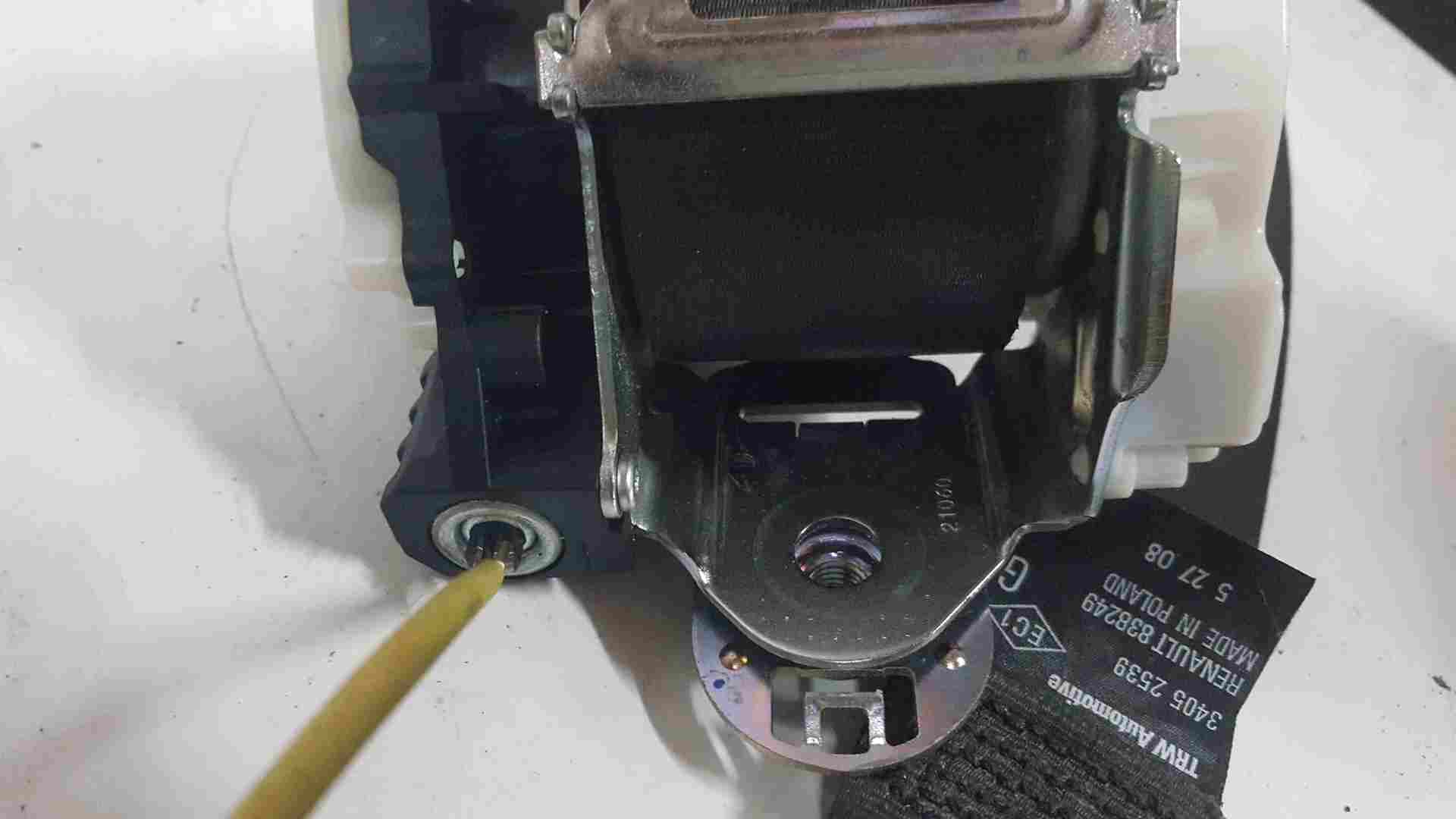 Thumb 5 Renault Clio Estate MK3 2005-2012 Passenger NSR Rear Seat Belt PRE Tensioner