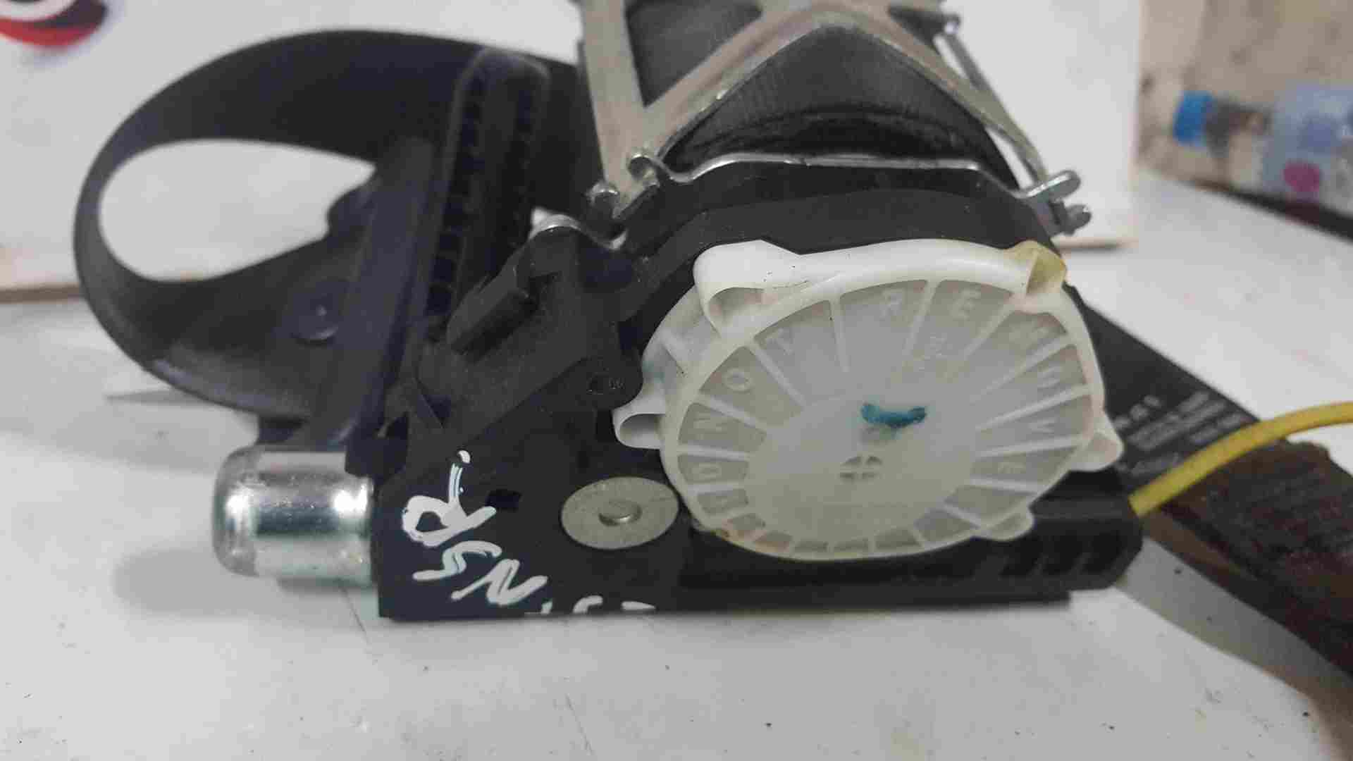 Thumb 6 Renault Clio Estate MK3 2005-2012 Passenger NSR Rear Seat Belt PRE Tensioner