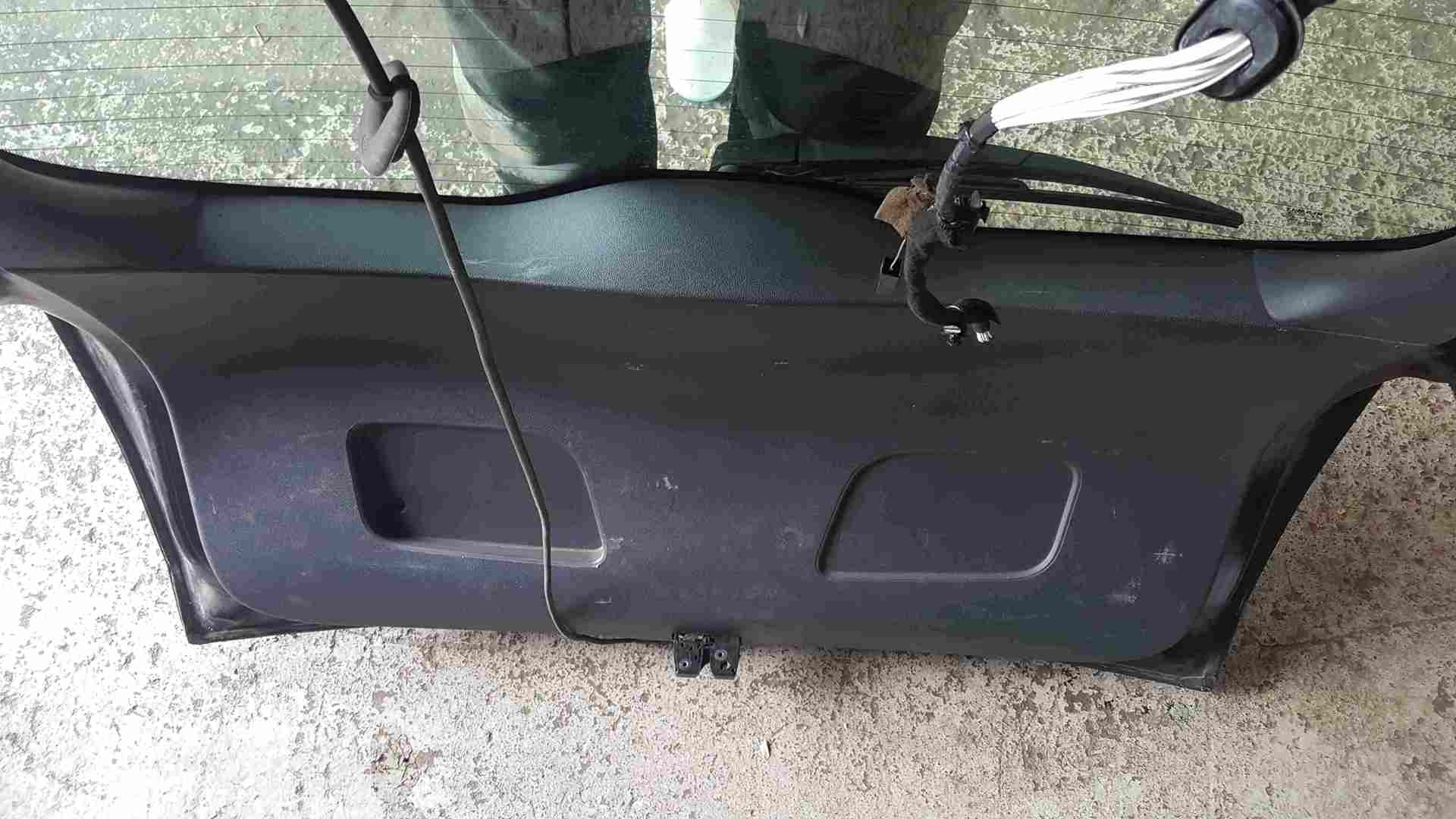 Thumb 2 Renault Clio Estate MK3 2005-2012 Rear Boot Tailgate Black 676