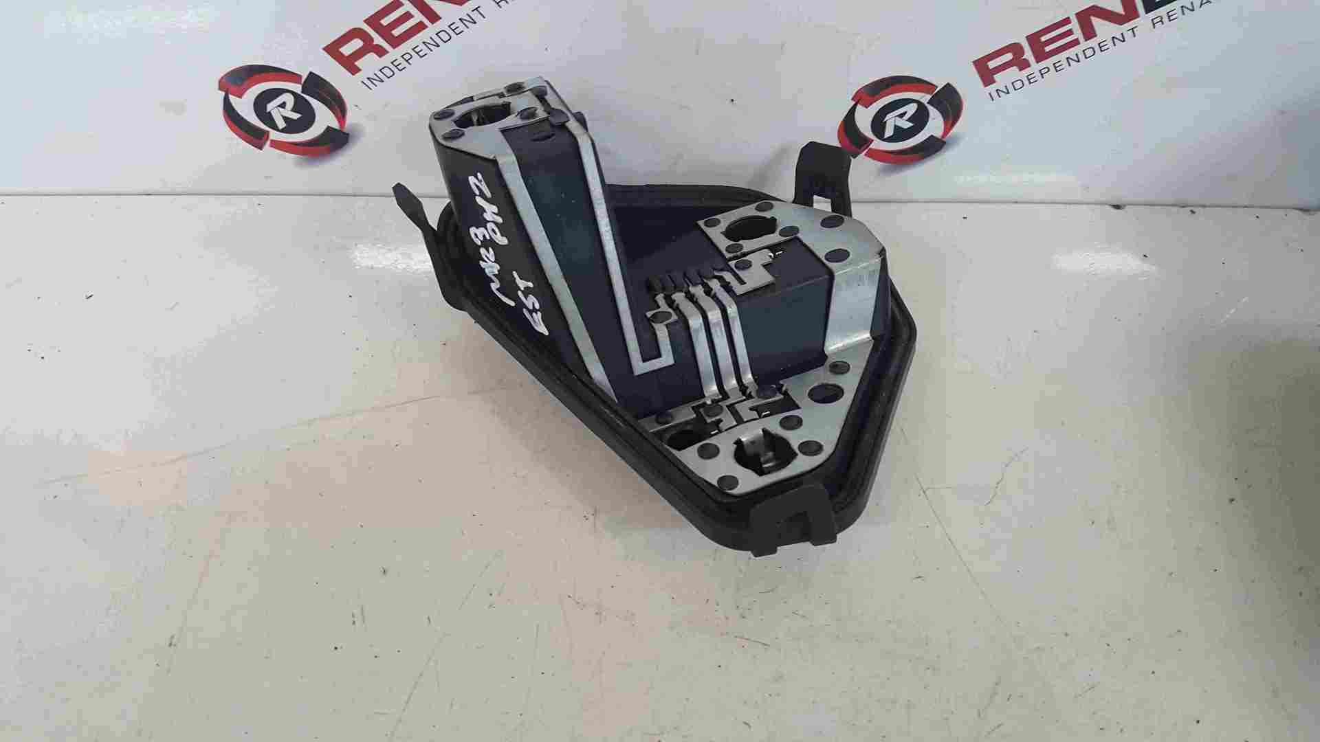 Thumb 3 Renault Clio Estate MK3 2009-2012 Passenger NSR Rear Bulb Holder