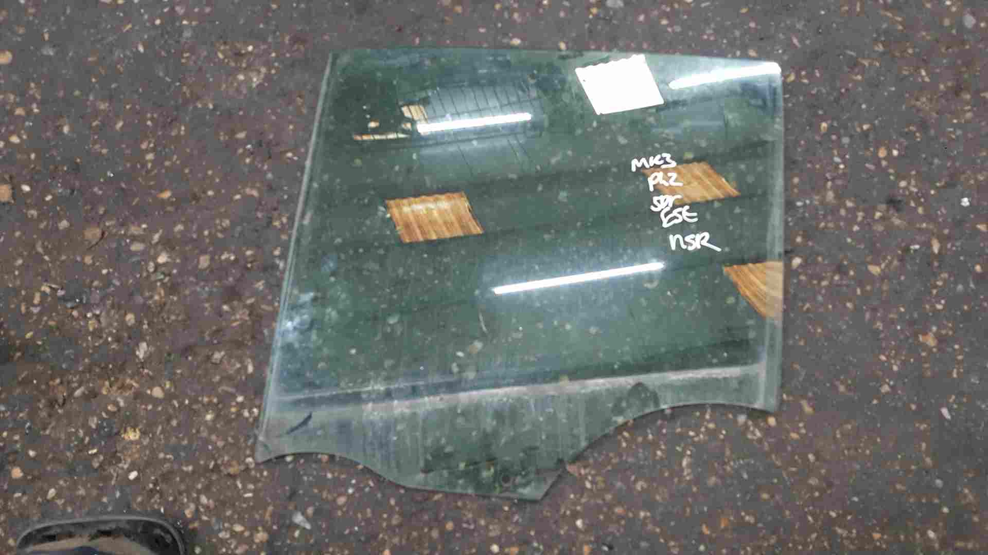 Thumb 2 Renault Clio Estate MK3 2009-2012 Passenger NSR Rear Side Glass