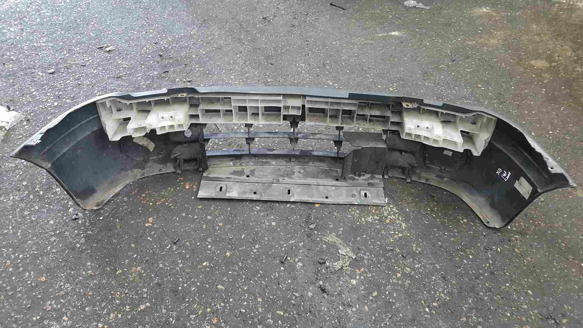Thumb 3 Renault Clio MK2 1998-2001 Front Bumper Black 676