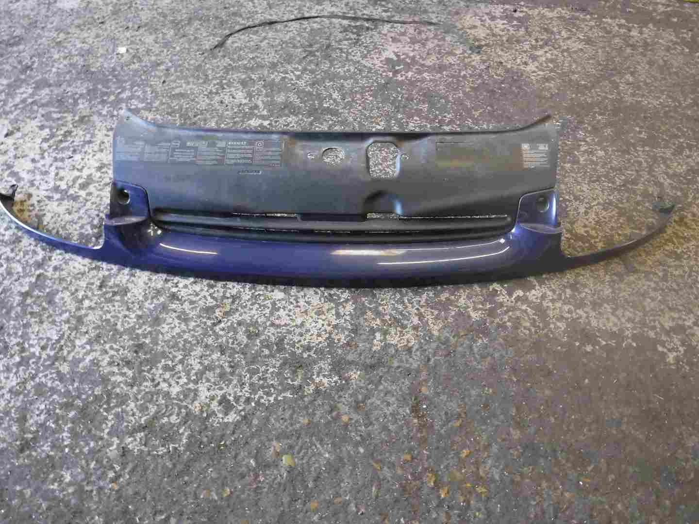 Renault Clio MK2 1998-2001 Front Bumper Grill Blue 432