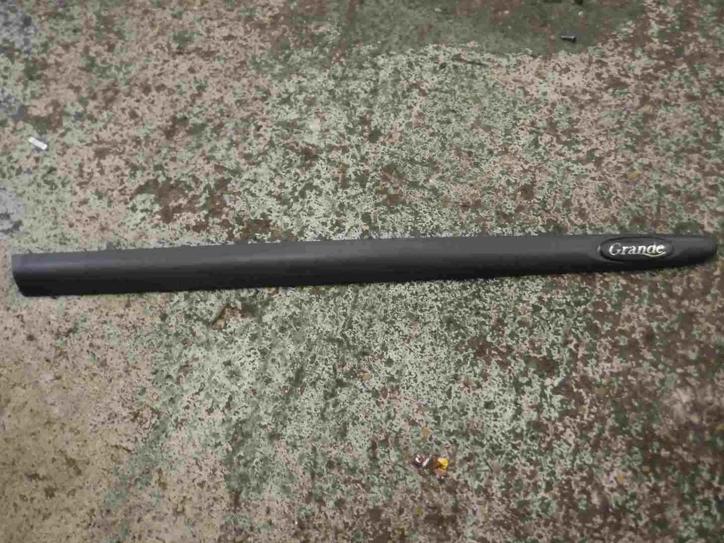 Renault Clio MK2 1998-2001 Grande Drivers OSF Front Door Trim Moulding 3dr